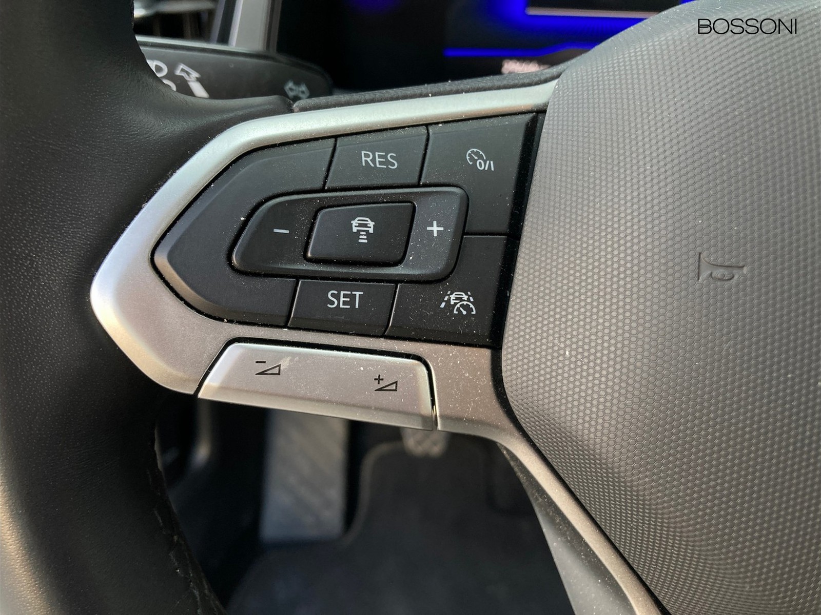 12 - Volkswagen T-Roc 2.0 tdi scr 115cv life
