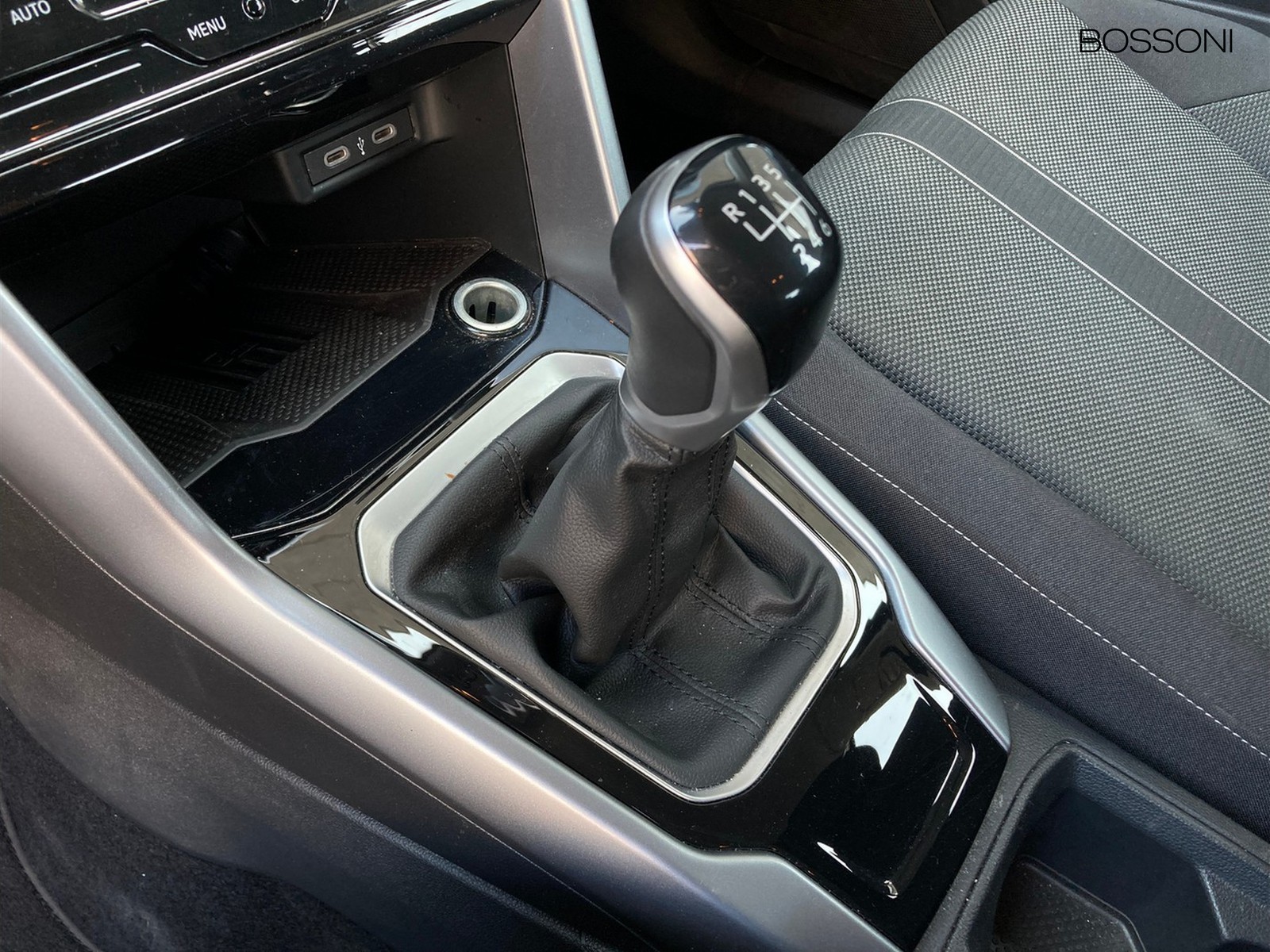 16 - Volkswagen T-Roc 2.0 tdi scr 115cv life
