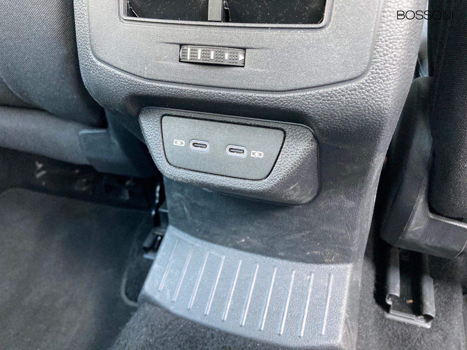 23 - Volkswagen T-Roc 2.0 tdi scr 115cv life