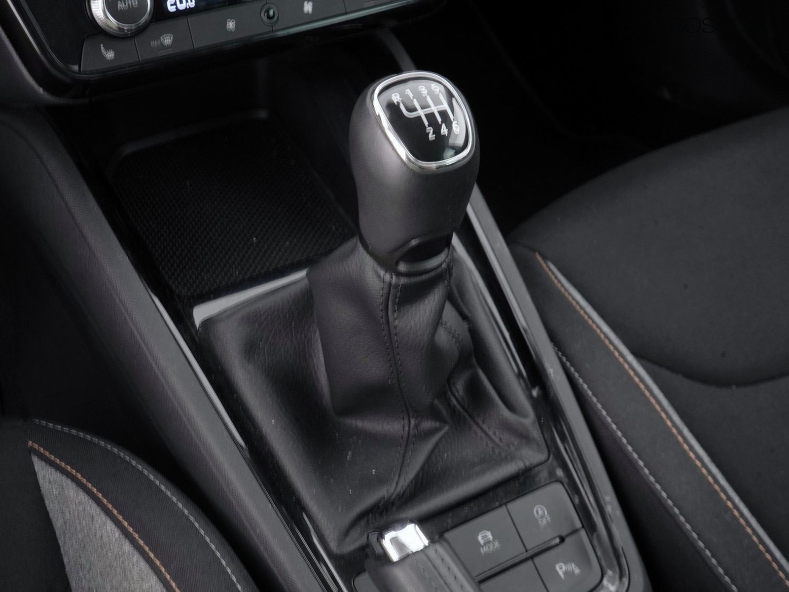 22 - Skoda Kamiq 1.0 tsi 115cv black dots