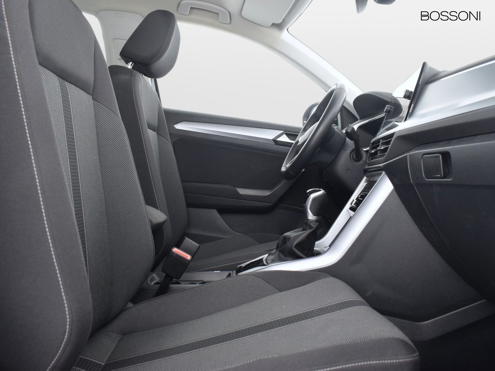 8 - Volkswagen T-Roc 2.0 tdi scr 115cv life