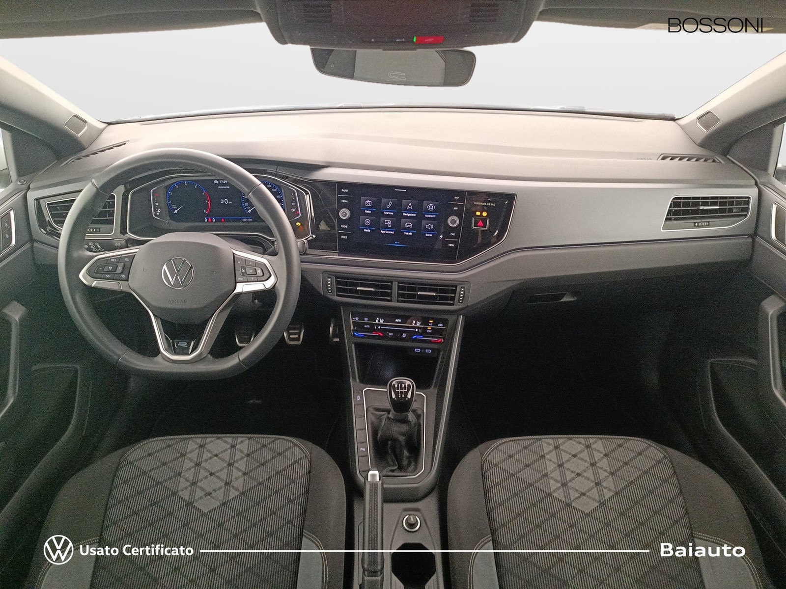 6 - Volkswagen Polo 1.0 tsi 95cv r line