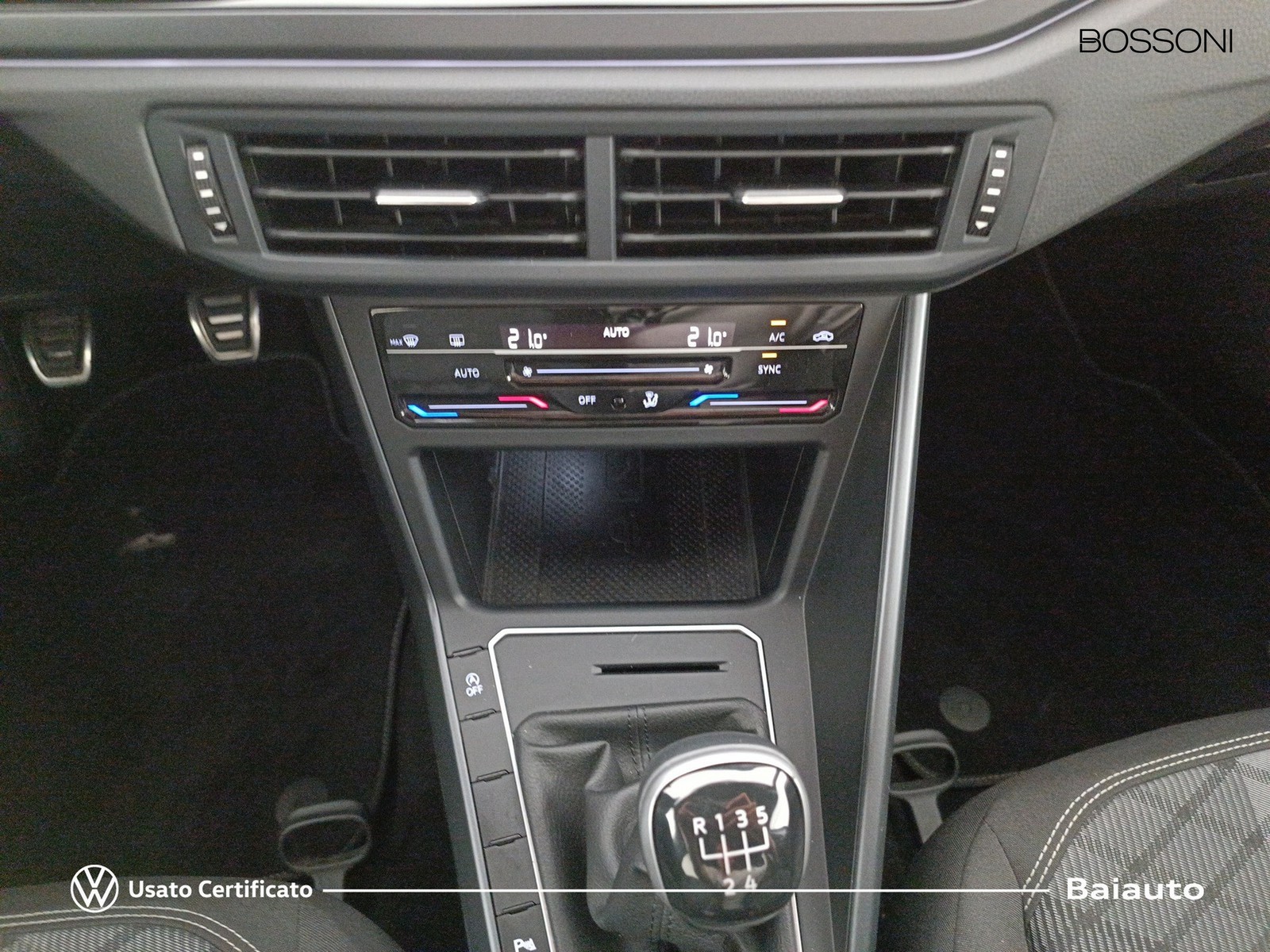 11 - Volkswagen Polo 1.0 tsi 95cv r line