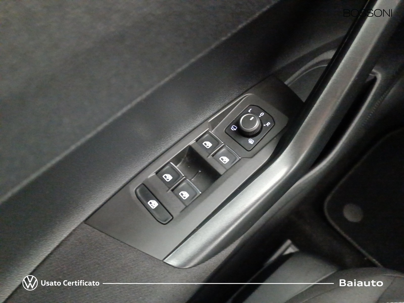 17 - Volkswagen Polo 1.0 tsi 95cv r line