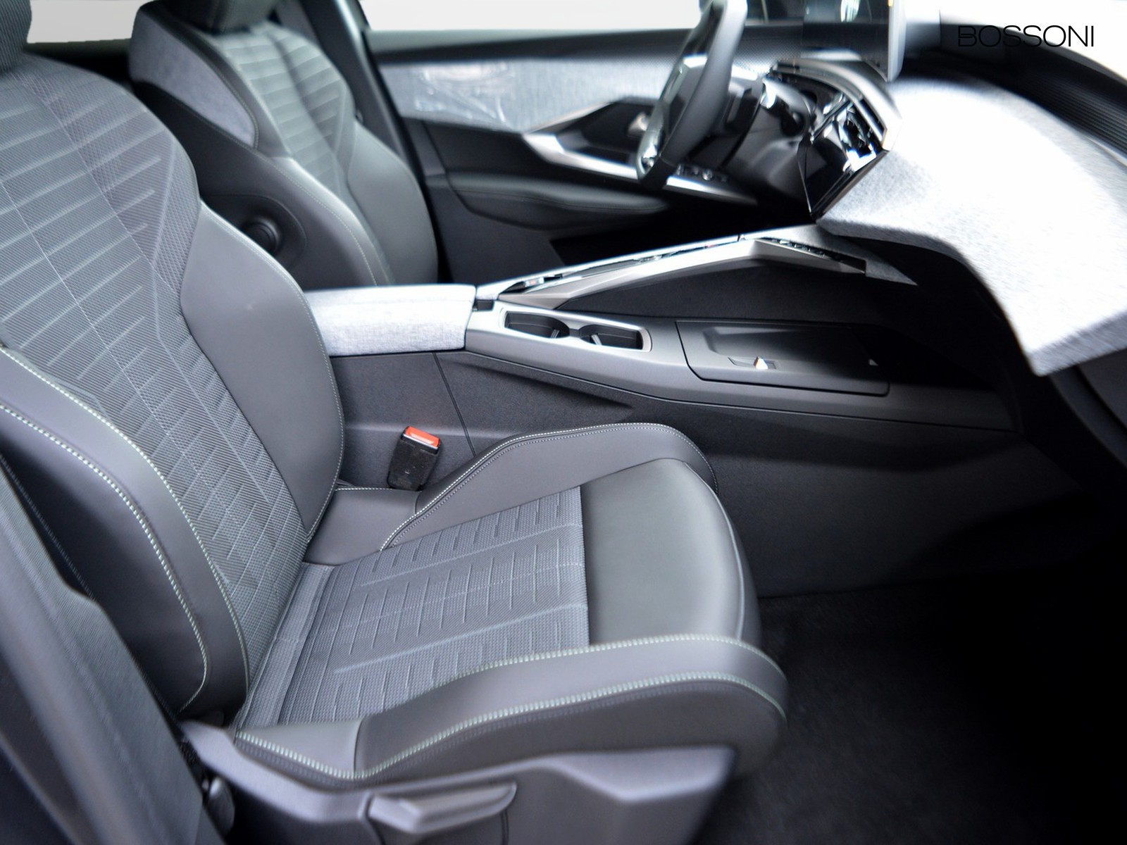 5 - Peugeot 3008 1.2 hybrid 145cv gt e-dcs6