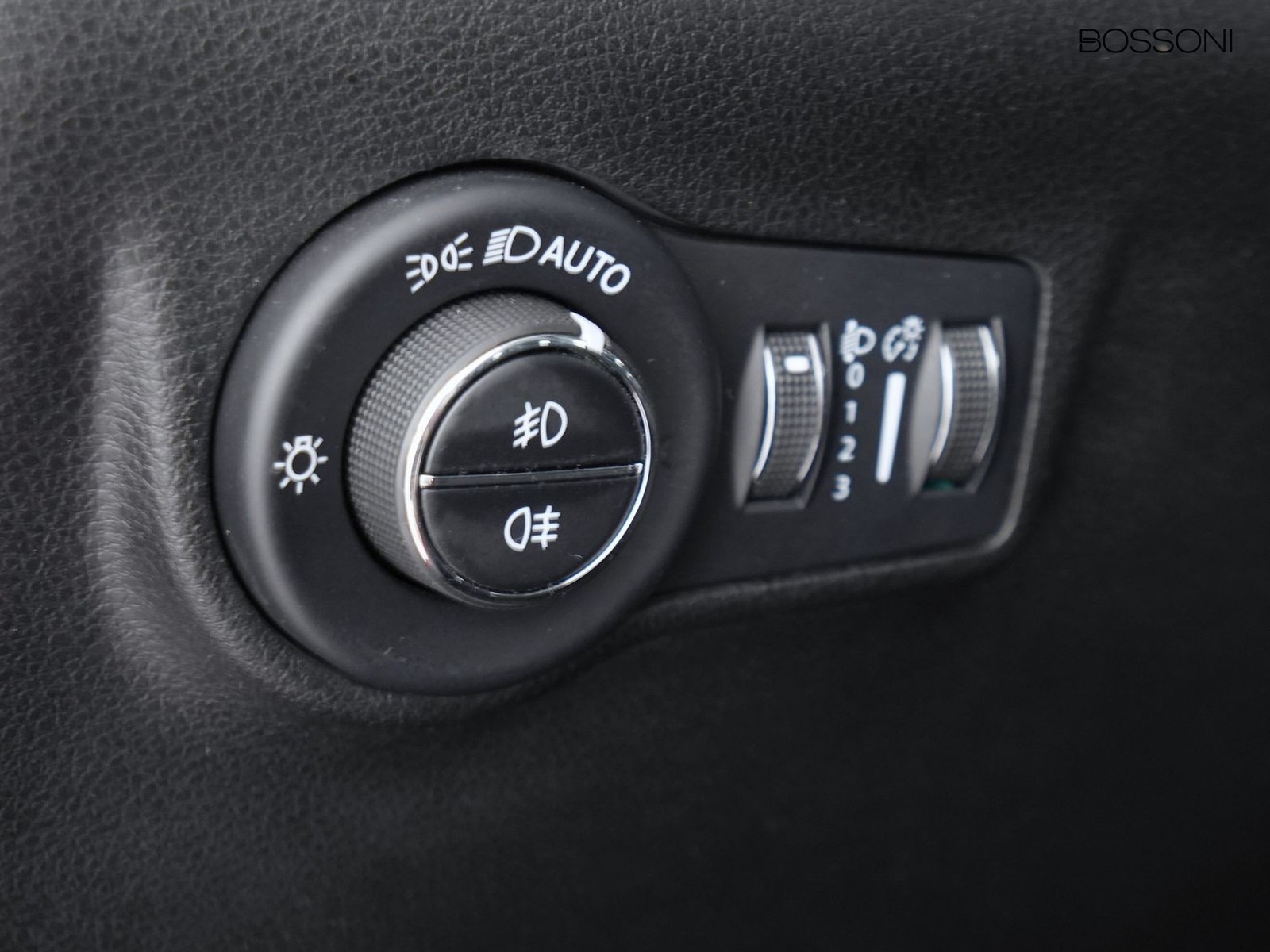 16 - Jeep Compass 1.3 turbo t4 130cv longitude 2wd