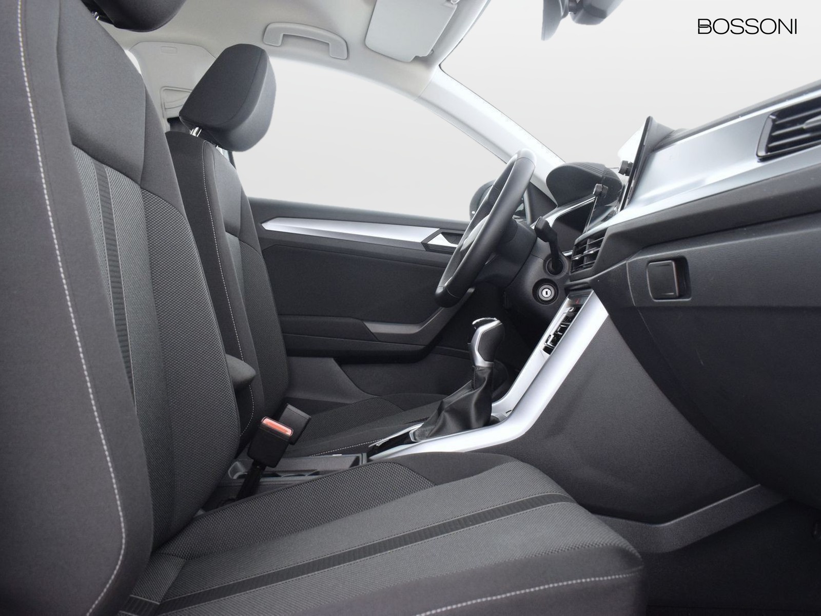 8 - Volkswagen T-Roc 2.0 tdi scr 115cv life