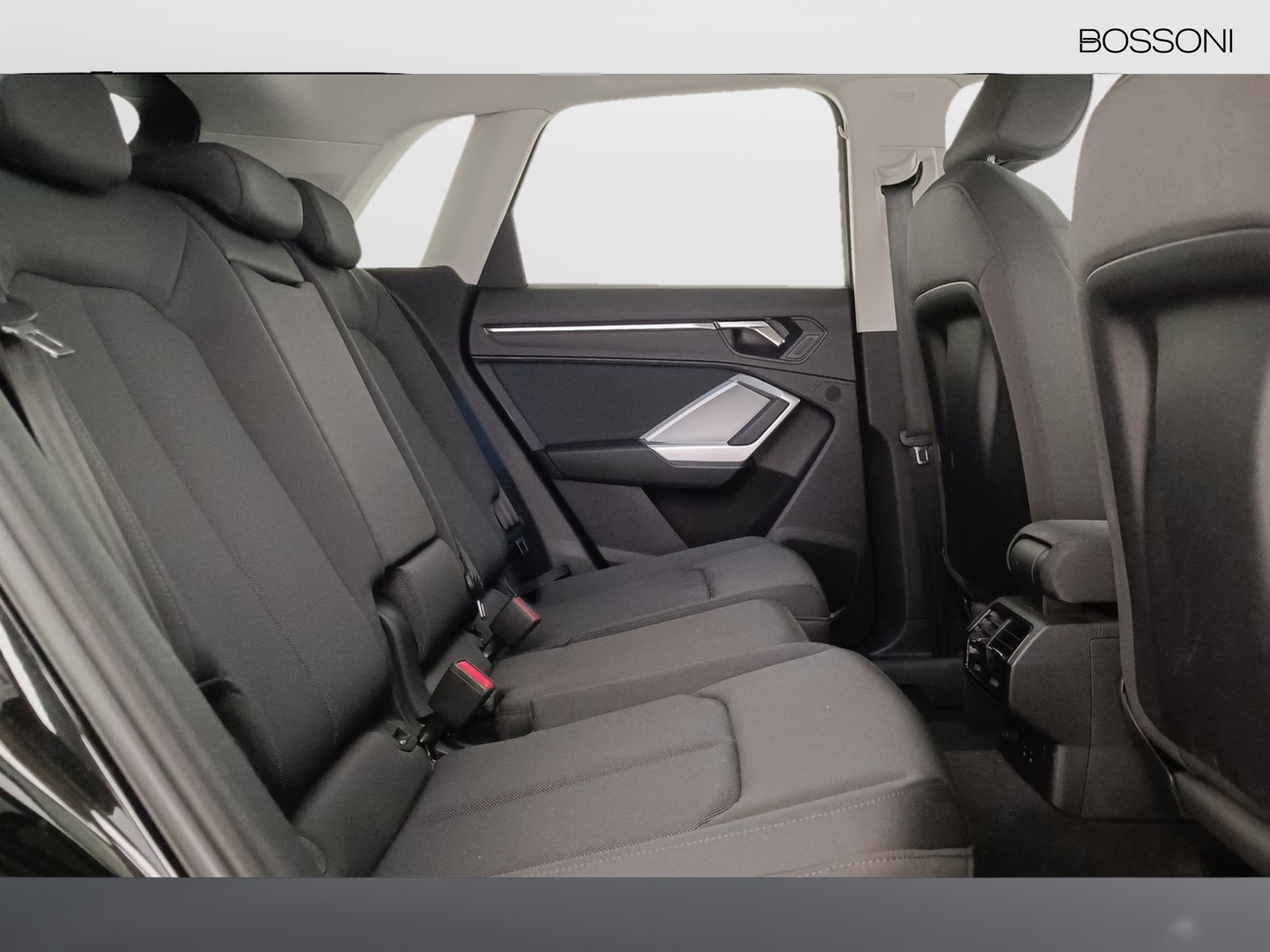 9 - Audi Q3 35 2.0 tdi business advanced s tronic