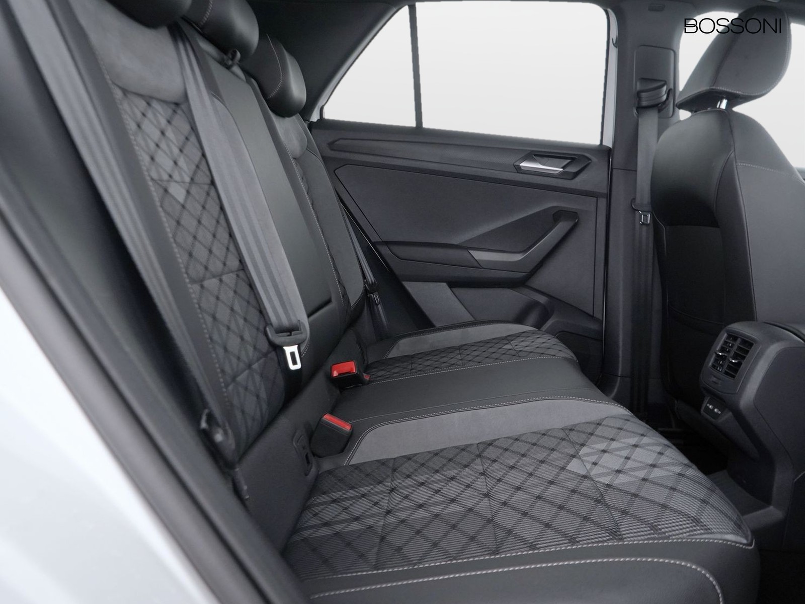 9 - Volkswagen T-Roc 1.5 tsi act r line dsg