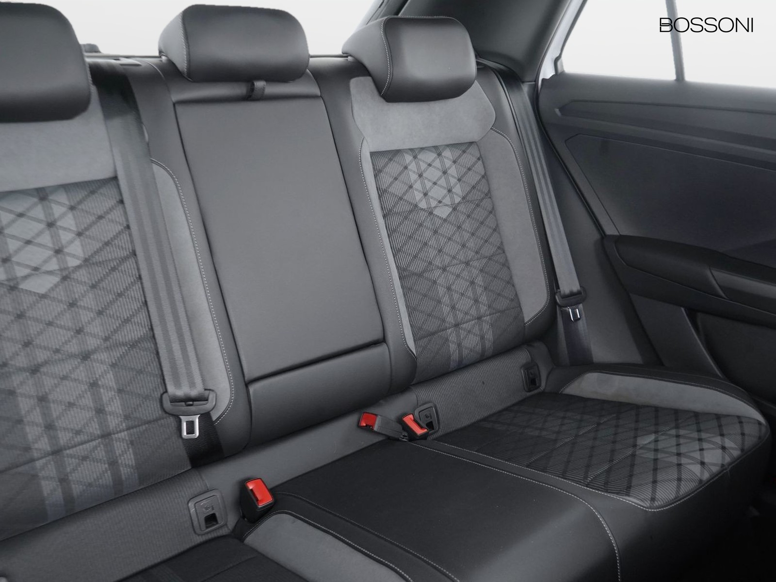 22 - Volkswagen T-Roc 1.5 tsi act r line dsg