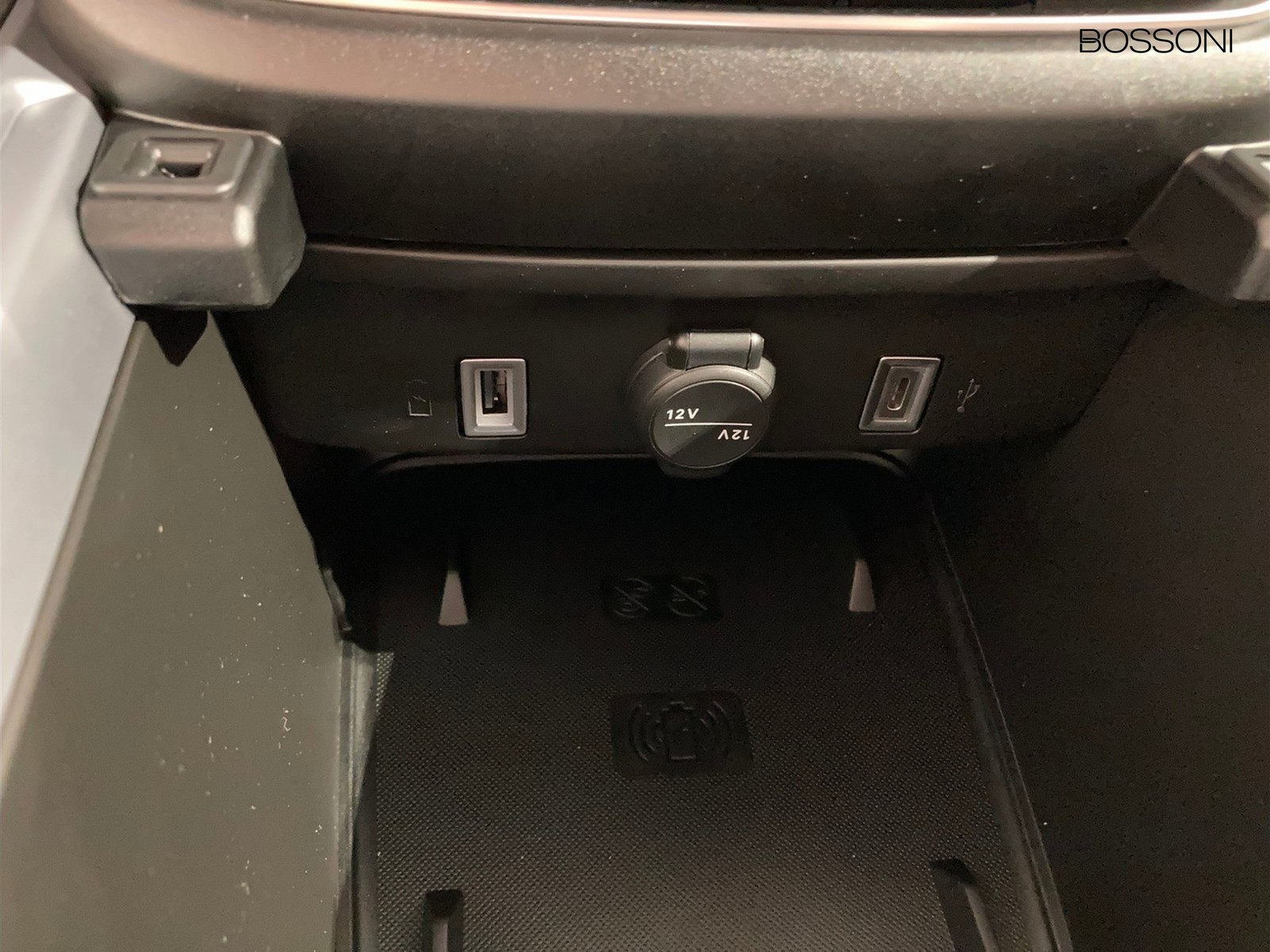18 - Jeep Avenger 1.2 turbo e-hybrid mhev 145cv the north face 4xe