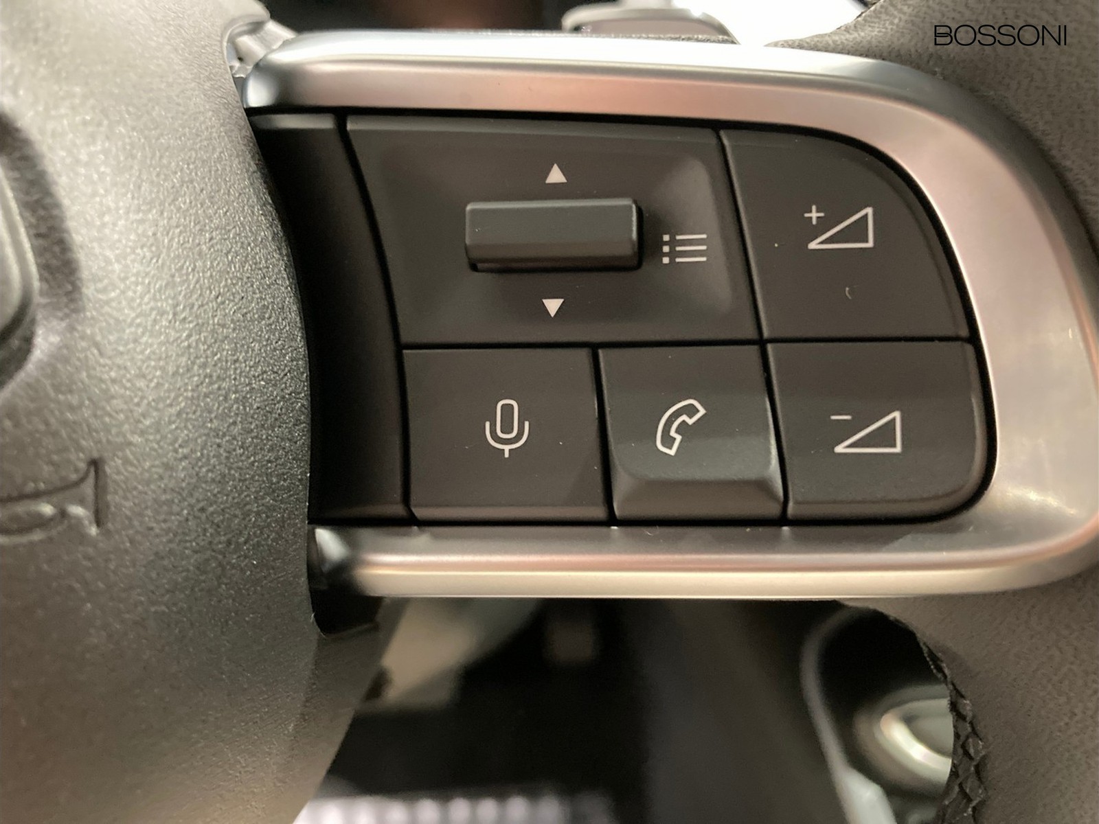 14 - Jeep Avenger 1.2 turbo e-hybrid mhev 145cv the north face 4xe