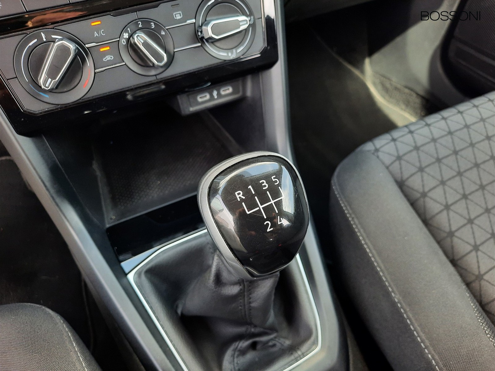 14 - Volkswagen T-Cross 1.0 tsi 95cv style