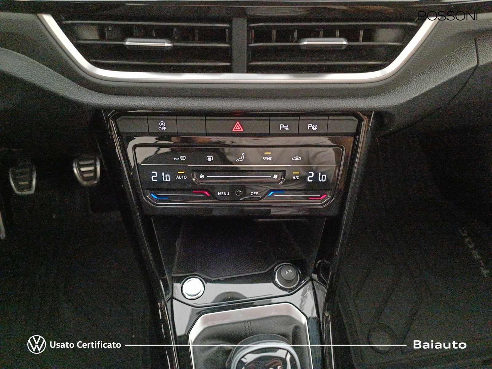 11 - Volkswagen T-Roc 2.0 tdi scr 115cv r line