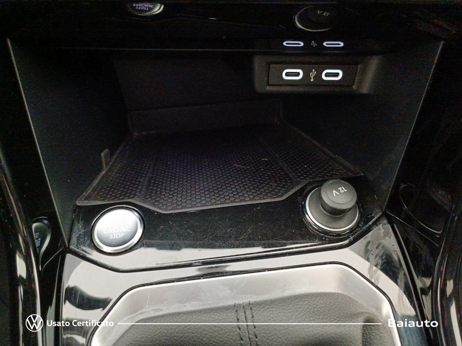 12 - Volkswagen T-Roc 2.0 tdi scr 115cv r line