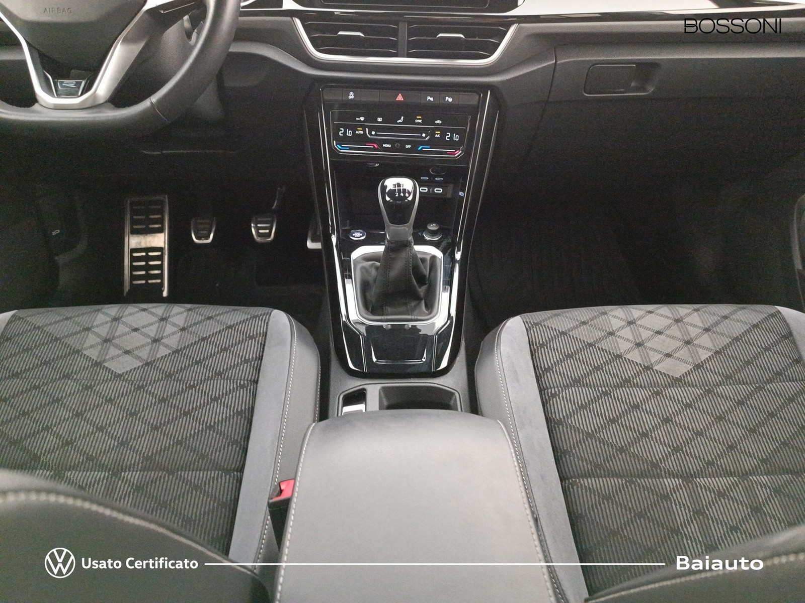 14 - Volkswagen T-Roc 2.0 tdi scr 115cv r line