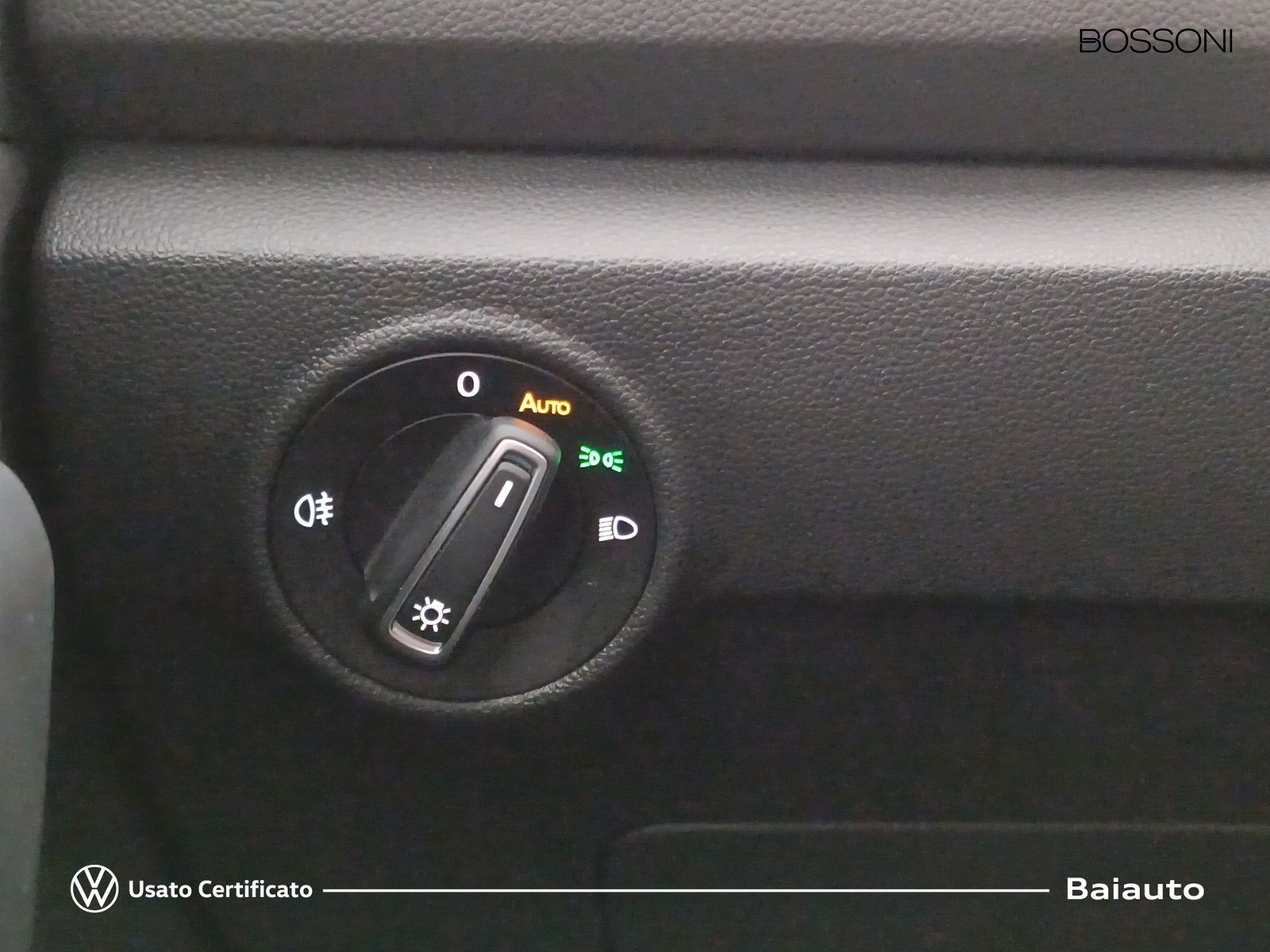 17 - Volkswagen T-Roc 2.0 tdi scr 115cv r line