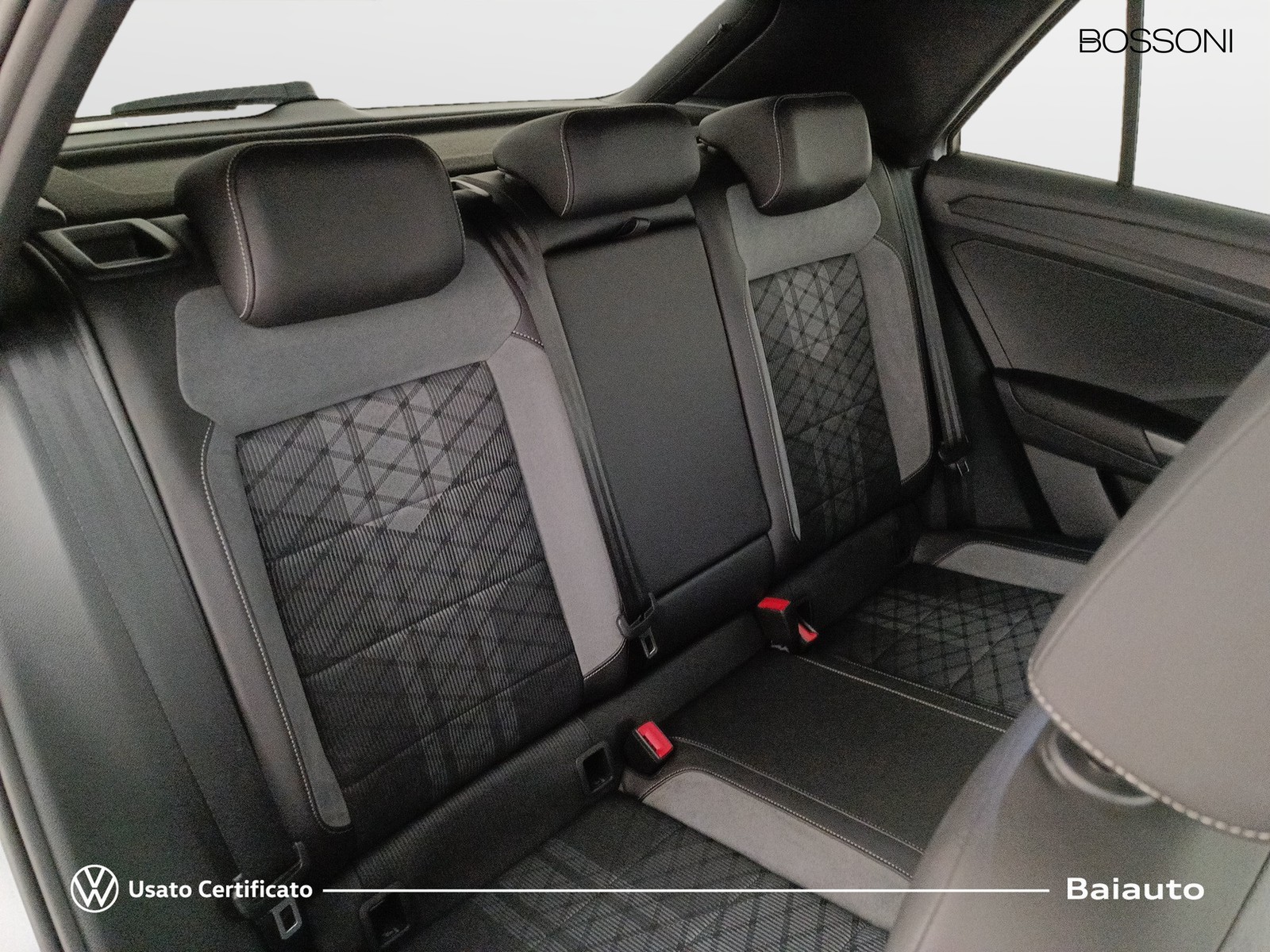 21 - Volkswagen T-Roc 2.0 tdi scr 115cv r line