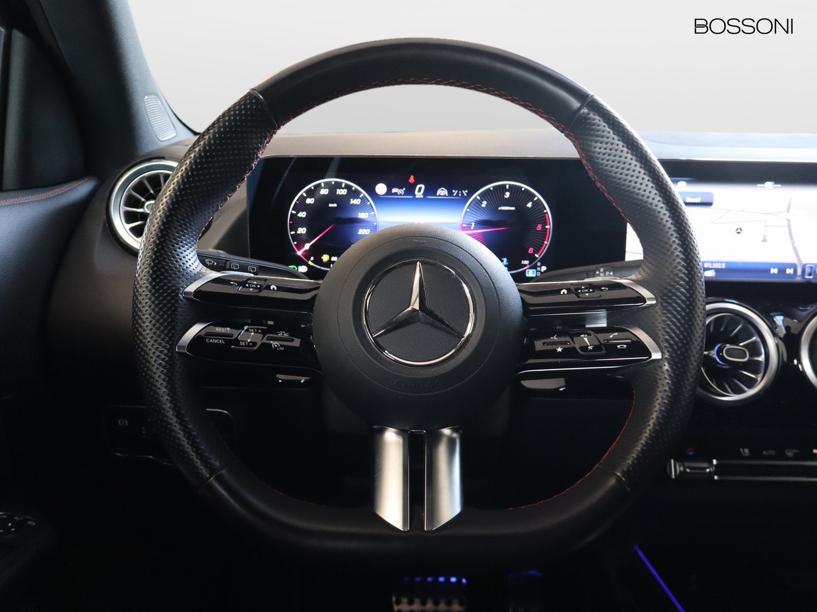 18 - Mercedes GLA 200 d amg line advanced plus digital edition 8g-dct