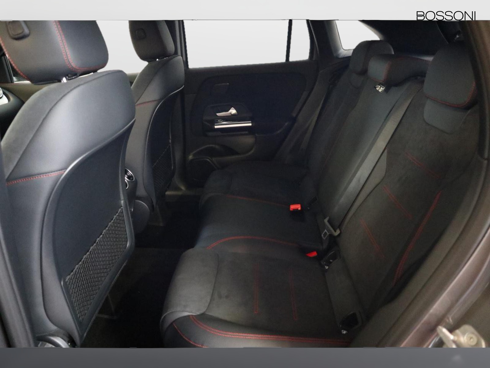 8 - Mercedes GLA 200 d amg line premium 8g-dct