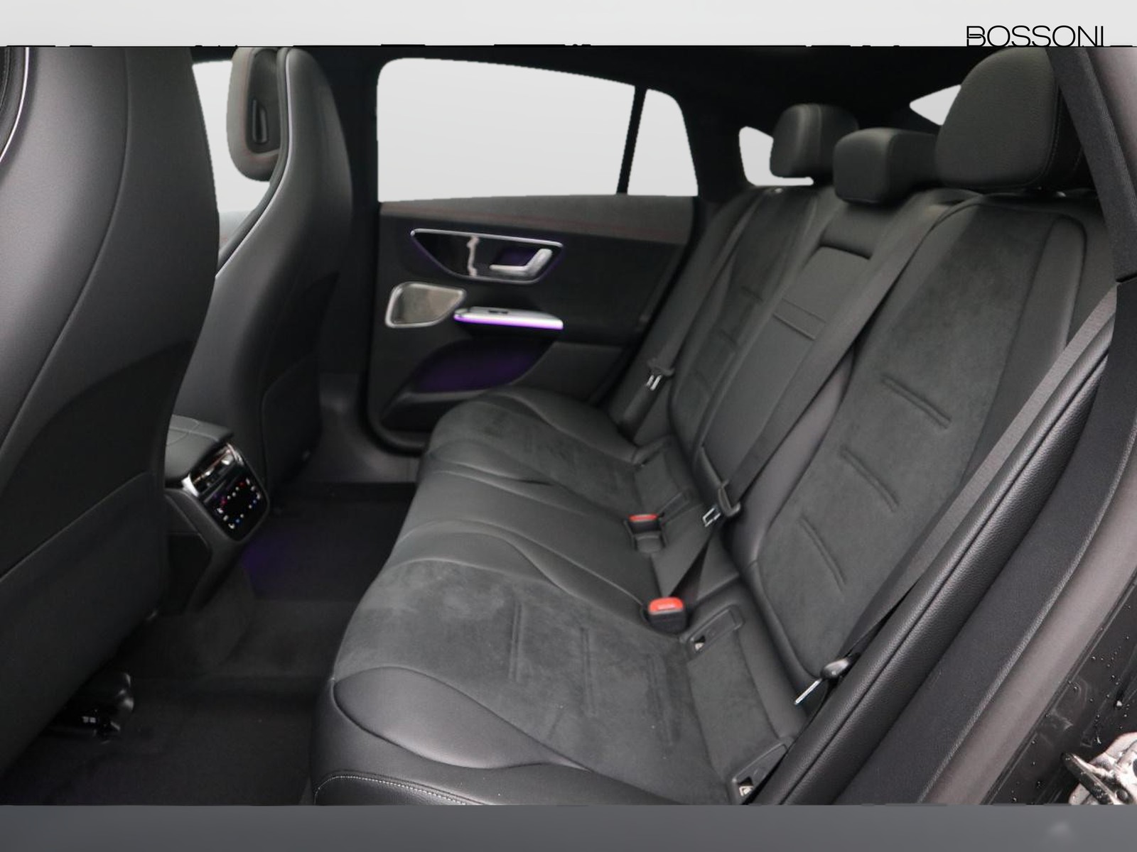 8 - Mercedes EQE 350 premium plus 4matic