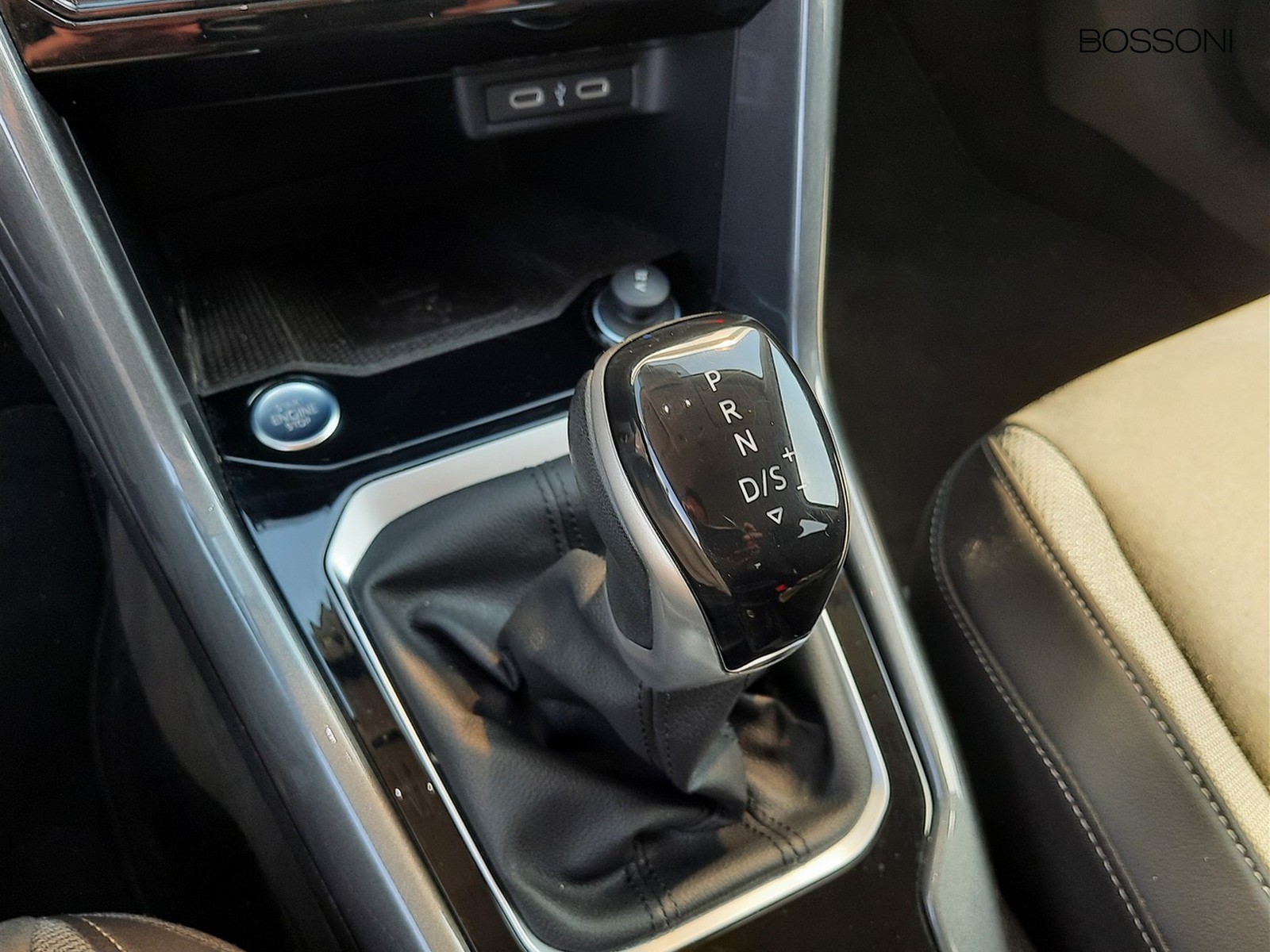 12 - Volkswagen T-Roc 1.5 tsi act style dsg