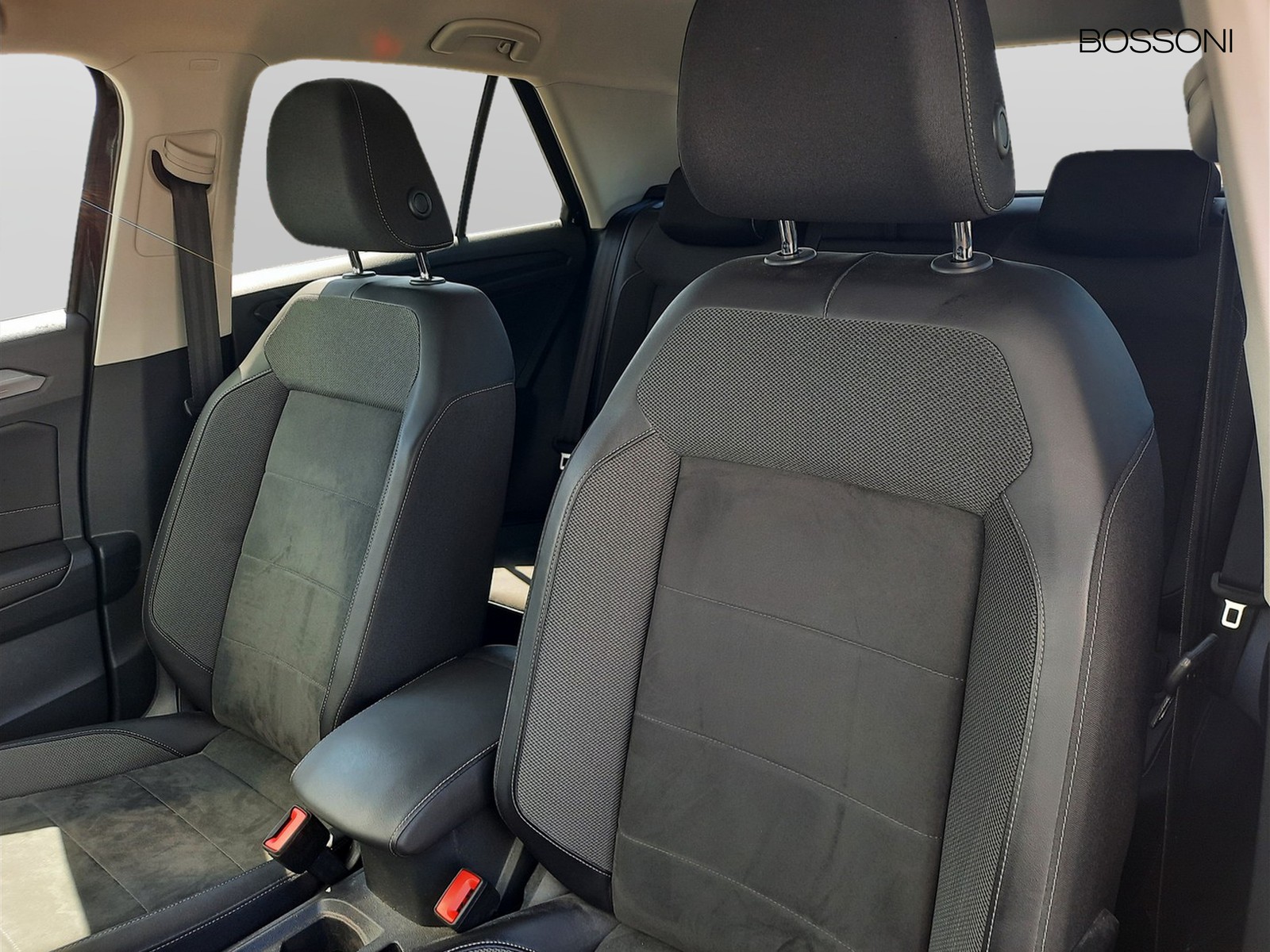 18 - Volkswagen T-Roc 1.5 tsi act style dsg