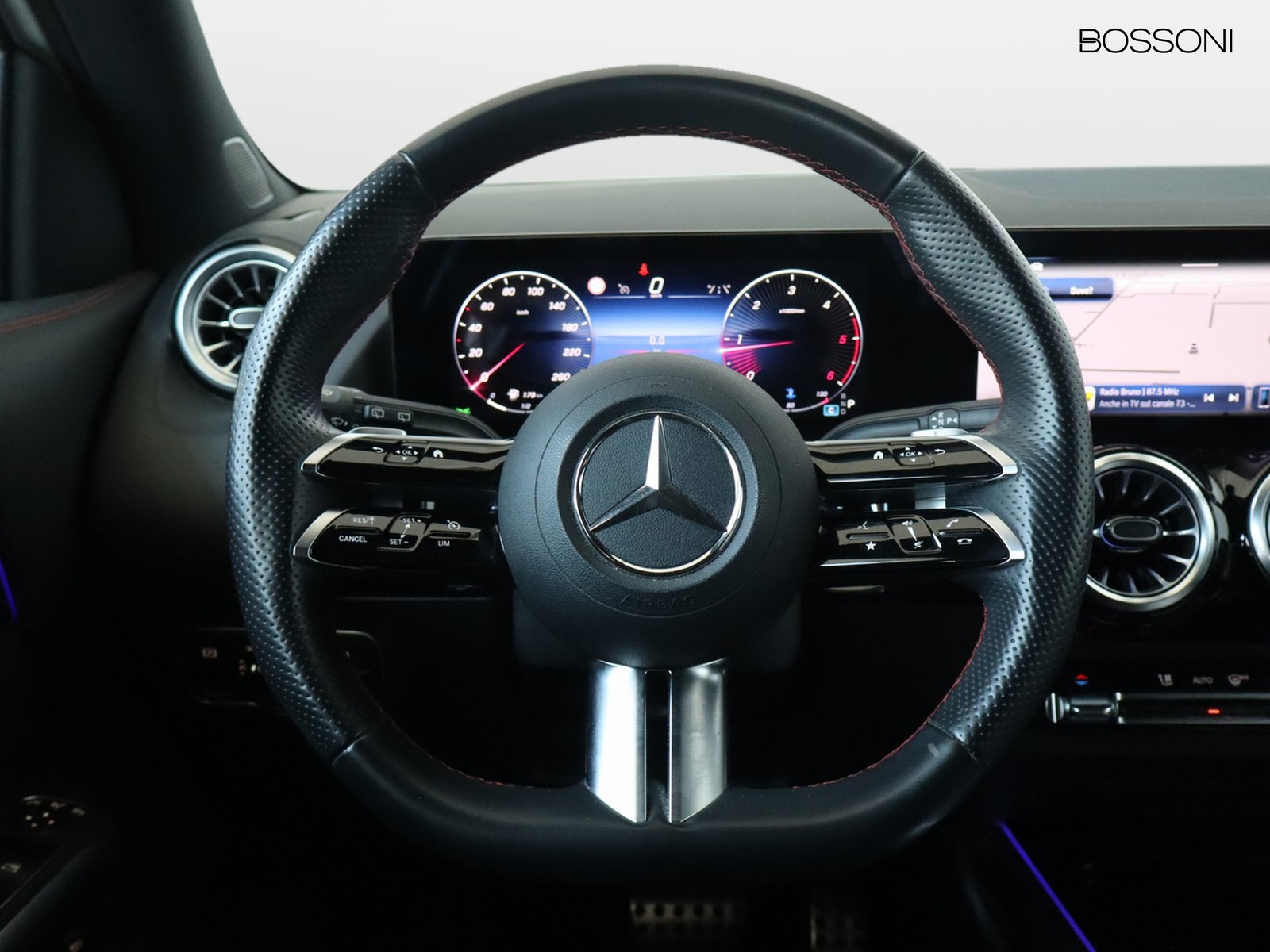 17 - Mercedes GLA 180 d amg line advanced plus 8g-dct