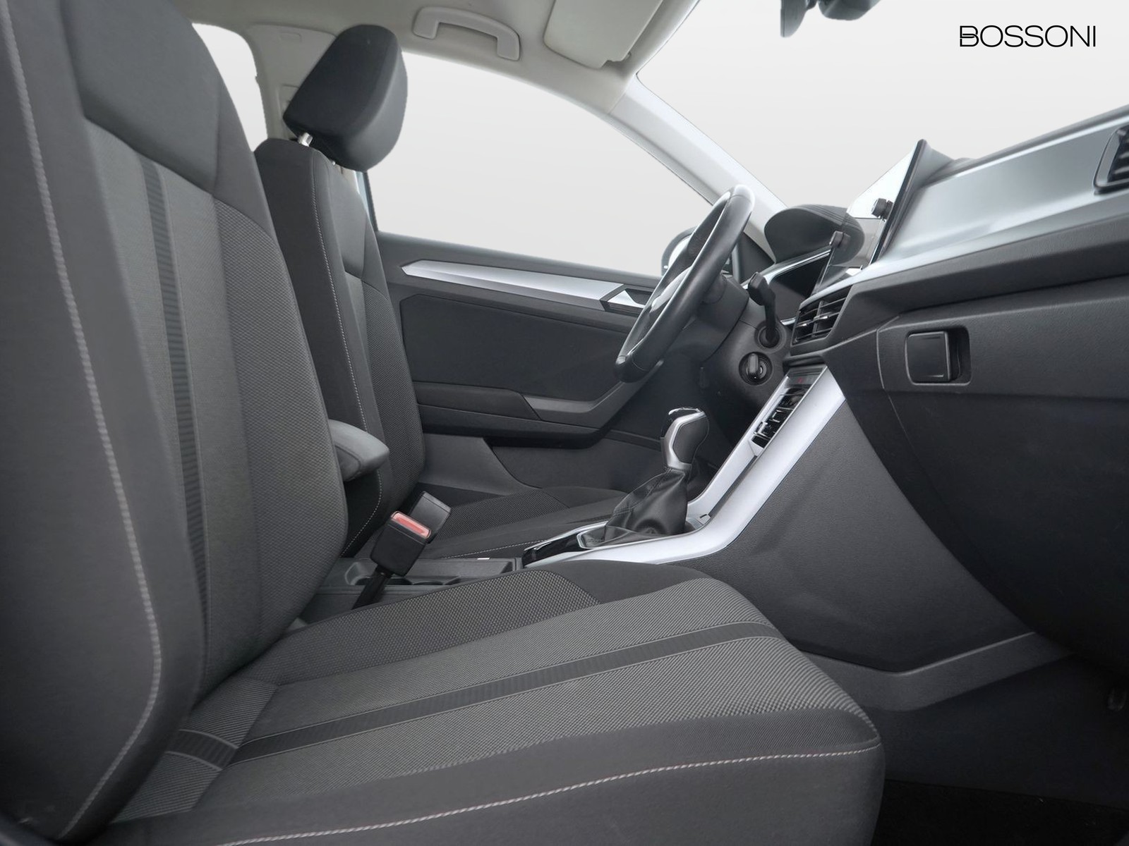 8 - Volkswagen T-Roc 1.0 tsi 110cv life