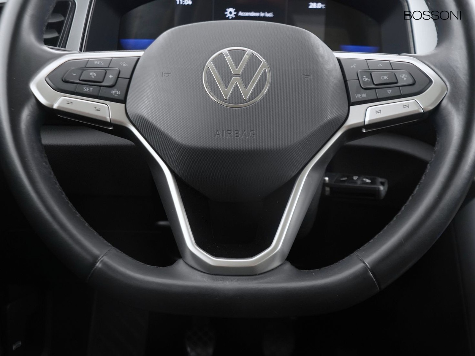 15 - Volkswagen T-Roc 1.0 tsi 110cv life