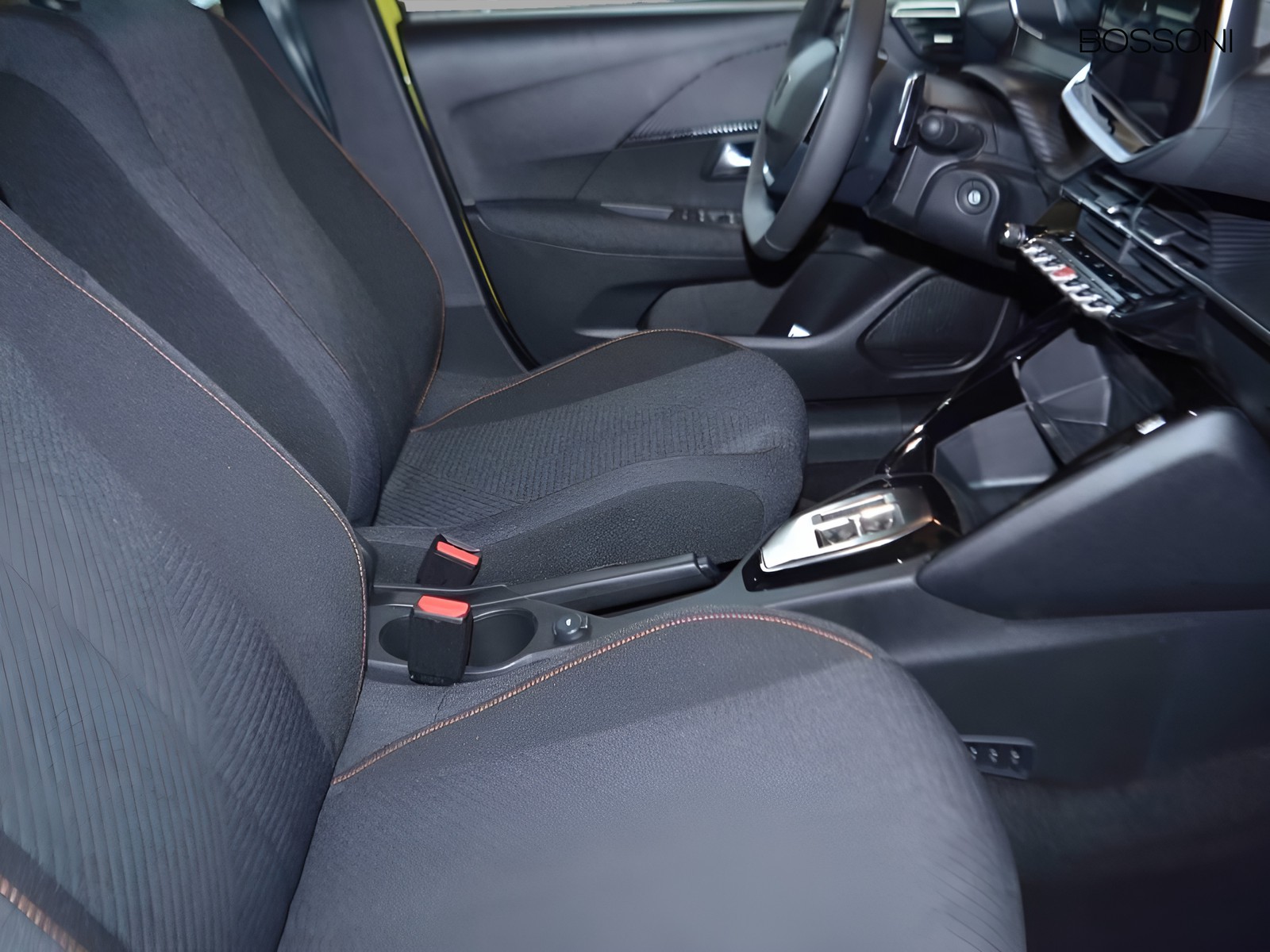 5 - Peugeot 208 1.2 hybrid 48v 110cv style e-dcs6
