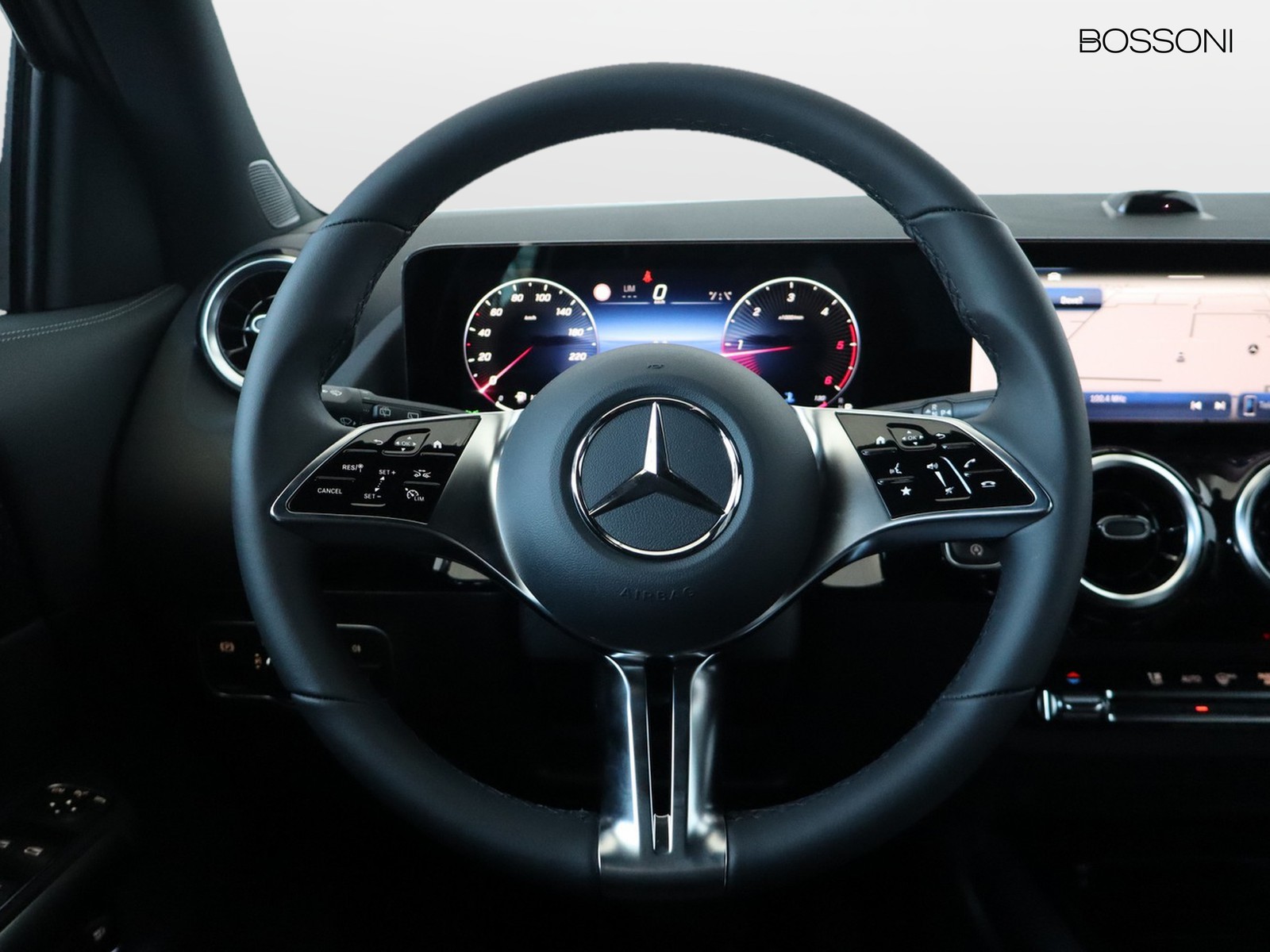 17 - Mercedes GLA 200 d progressive extra 8g-dct