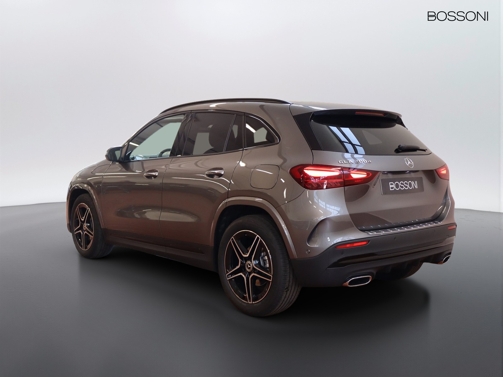 5 - Mercedes GLA 200 d amg line extra 8g-dct