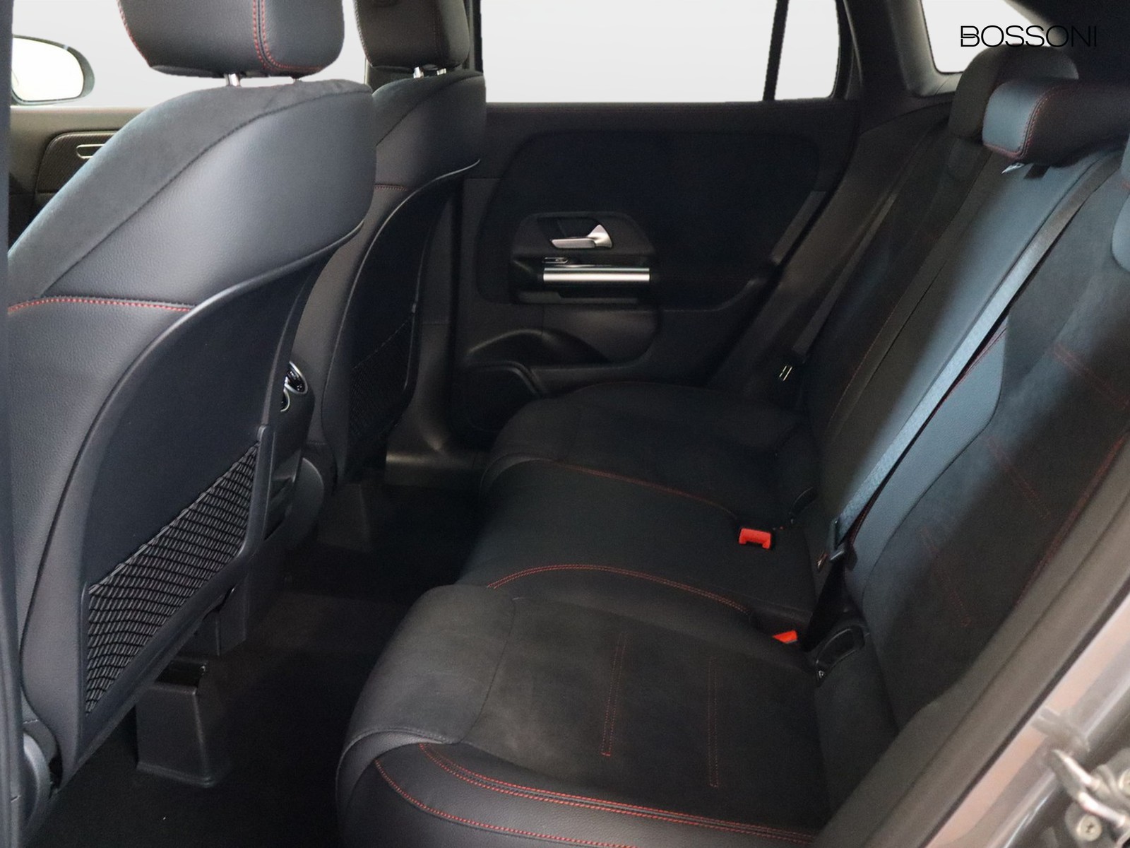 8 - Mercedes GLA 200 d amg line extra 8g-dct