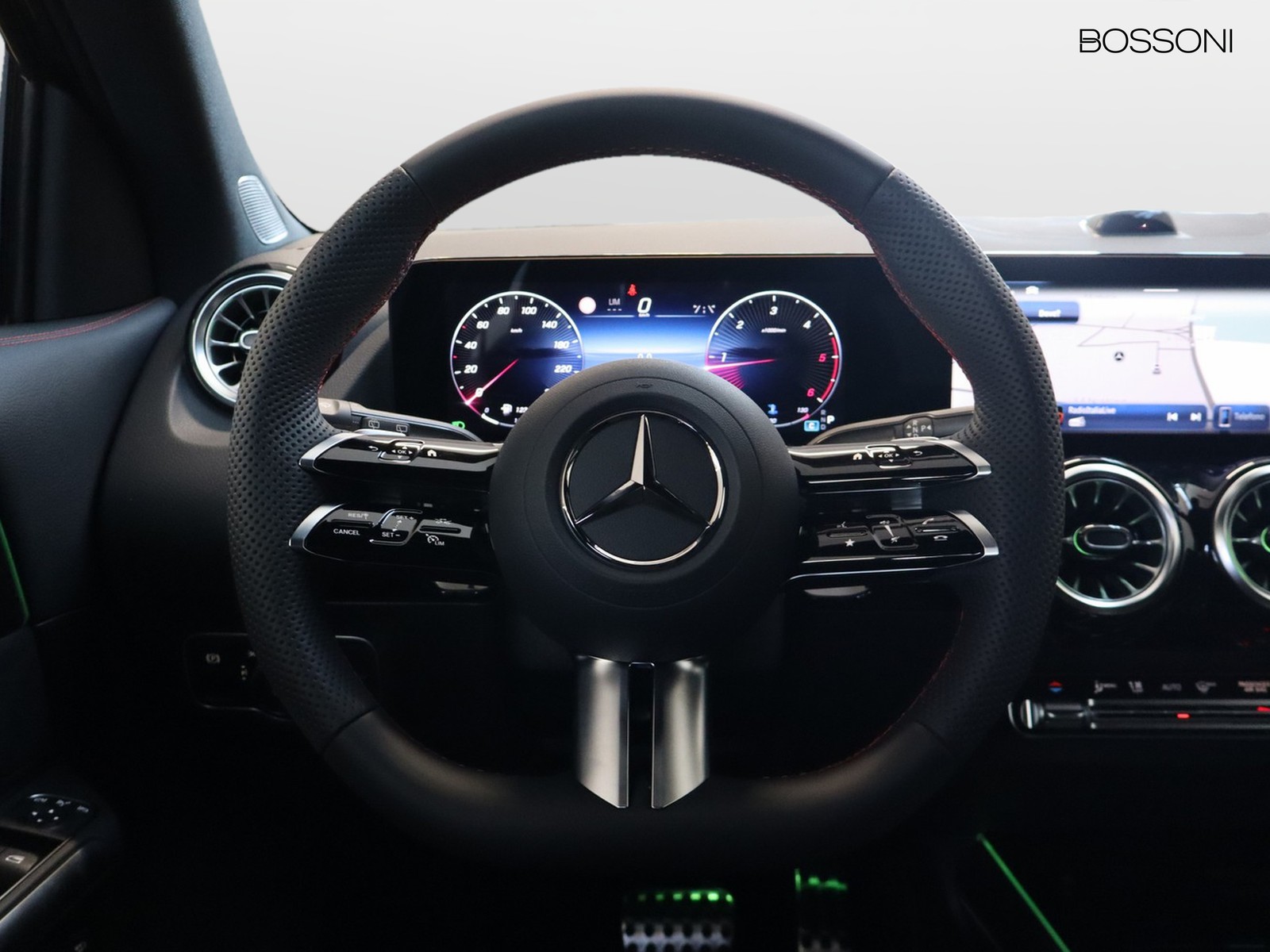 17 - Mercedes GLA 200 d amg line extra 8g-dct