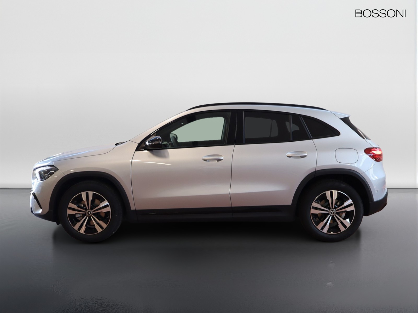 3 - Mercedes GLA 200 d progressive extra 8g-dct
