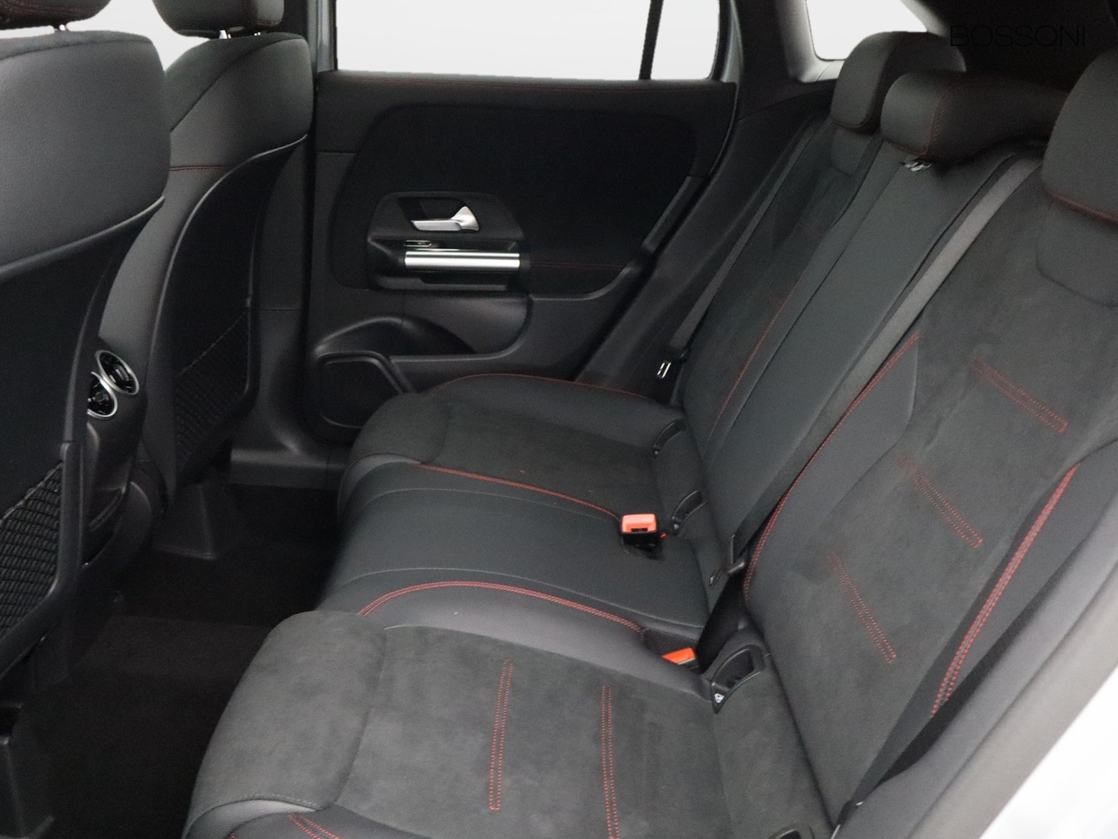 8 - Mercedes GLA 250 e plug-in-hybrid amg line extra 8g-dct