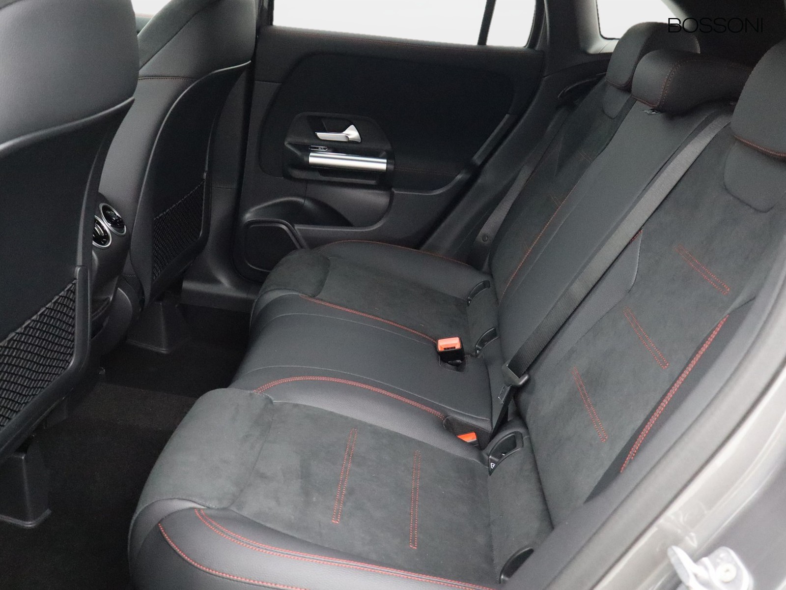 8 - Mercedes GLA 200 d amg line extra 8g-dct