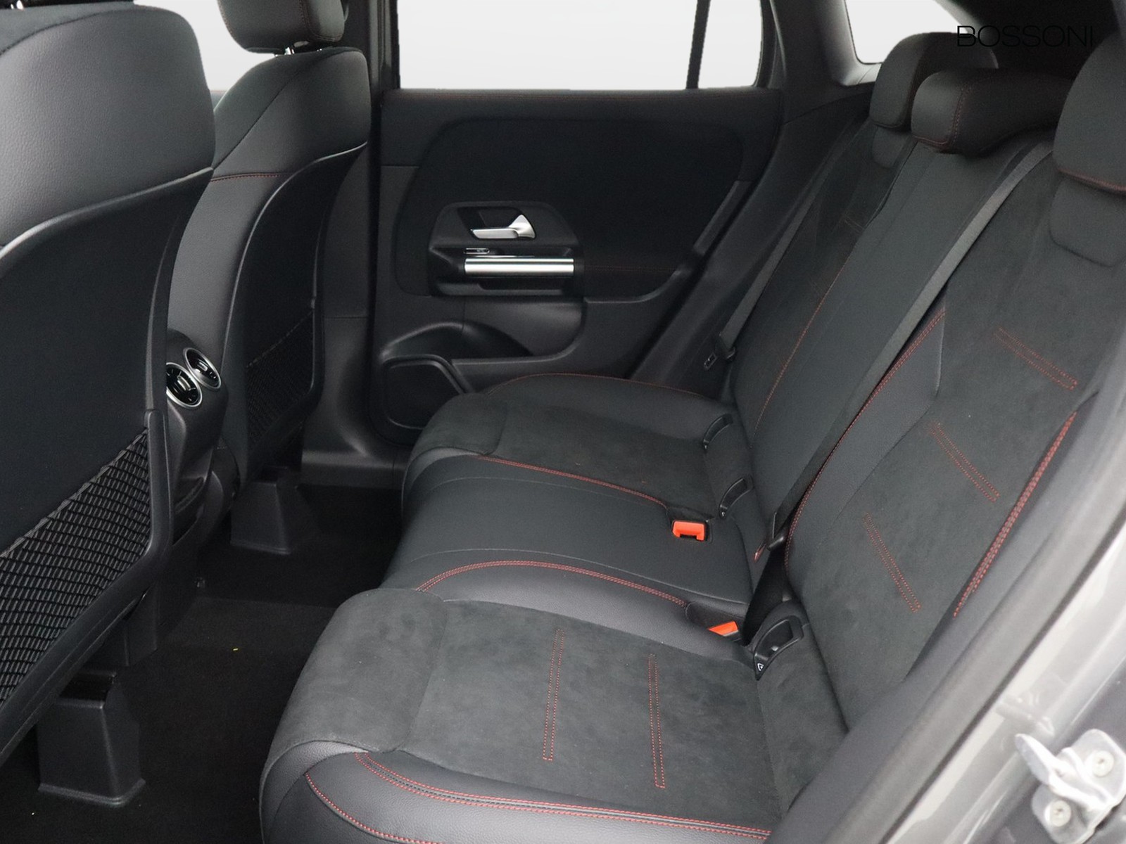 8 - Mercedes GLA 200 d amg line extra 8g-dct
