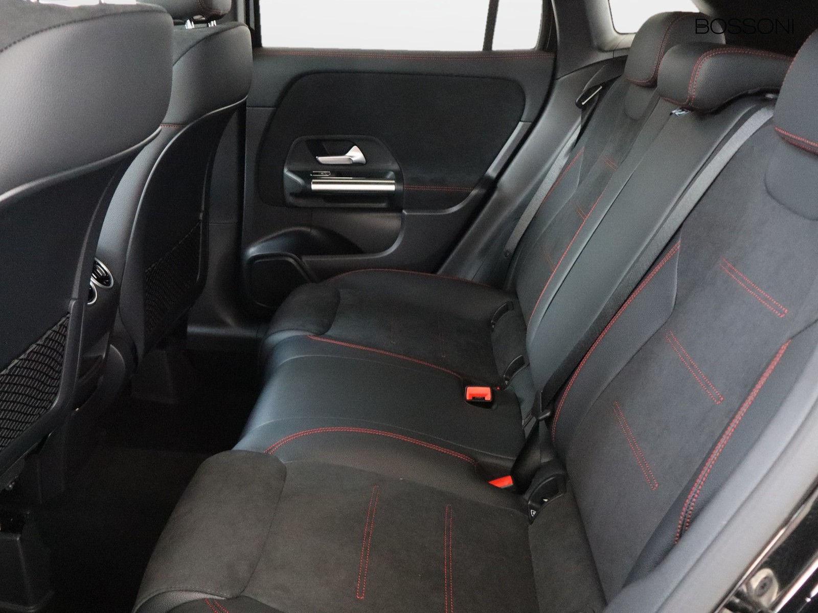 8 - Mercedes GLA 200 d amg line extra 8g-dct