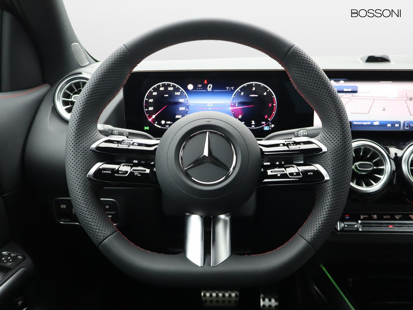 17 - Mercedes GLA 200 d amg line extra 8g-dct