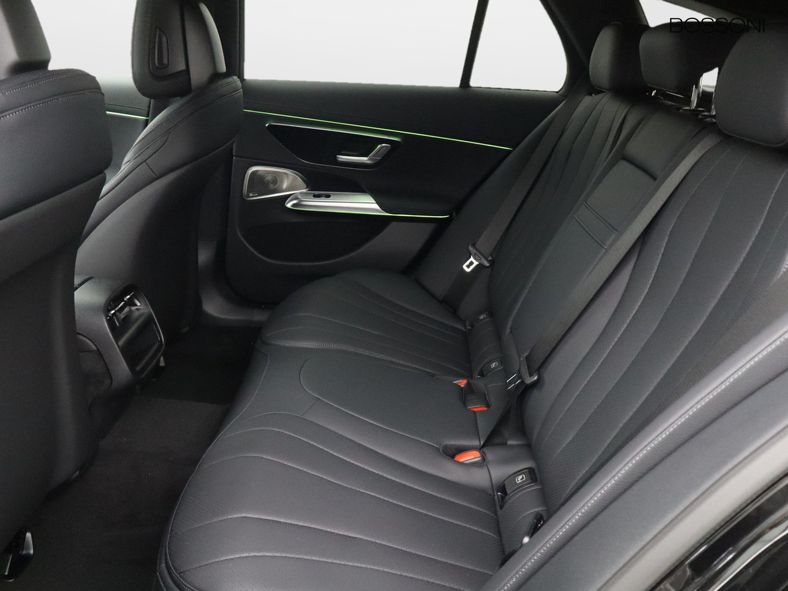 8 - Mercedes Classe E station wagon all-terrain 300 de plug-in hybrid premium 4matic 9g-tronic