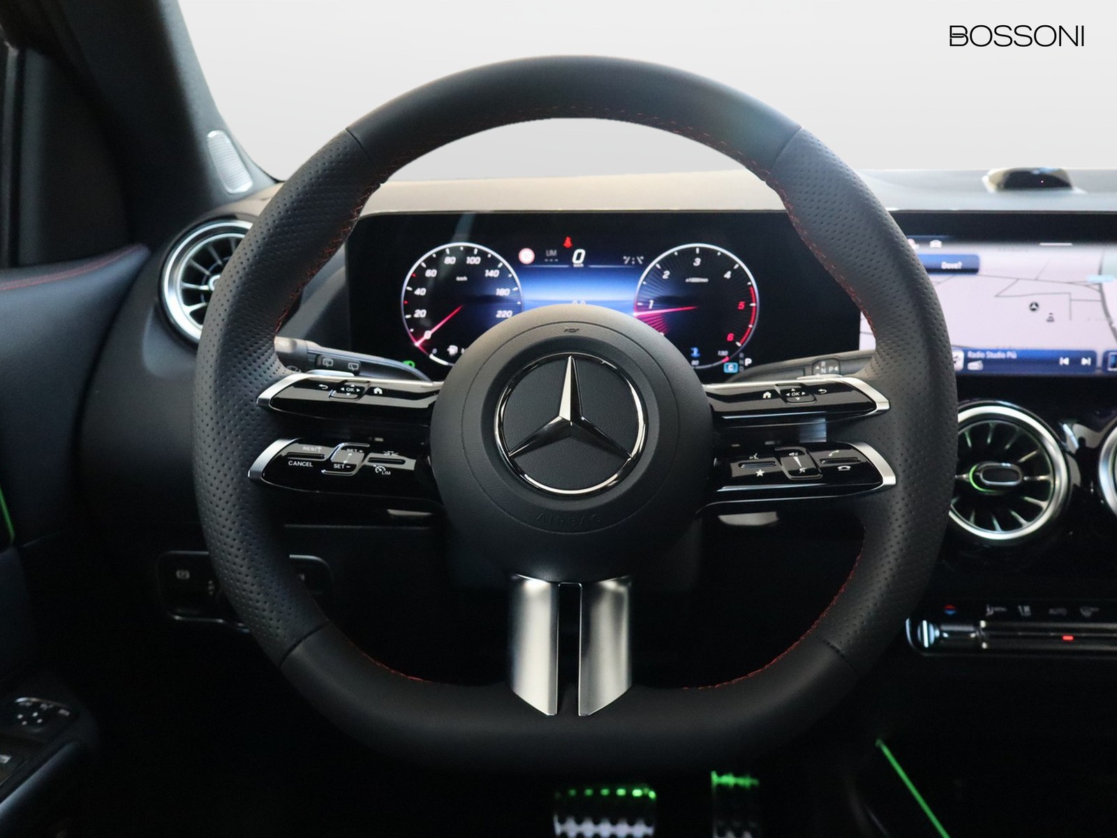 17 - Mercedes GLA 200 d amg line extra 8g-dct