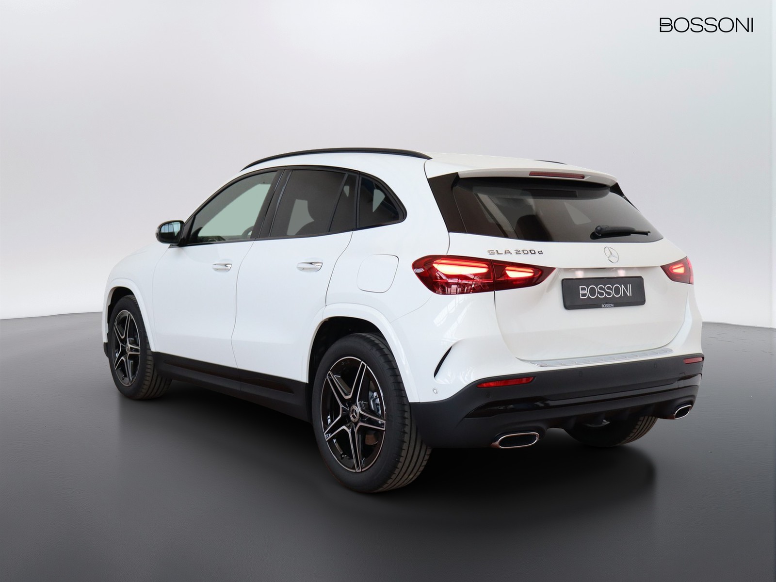 5 - Mercedes GLA 200 d amg line extra 8g-dct