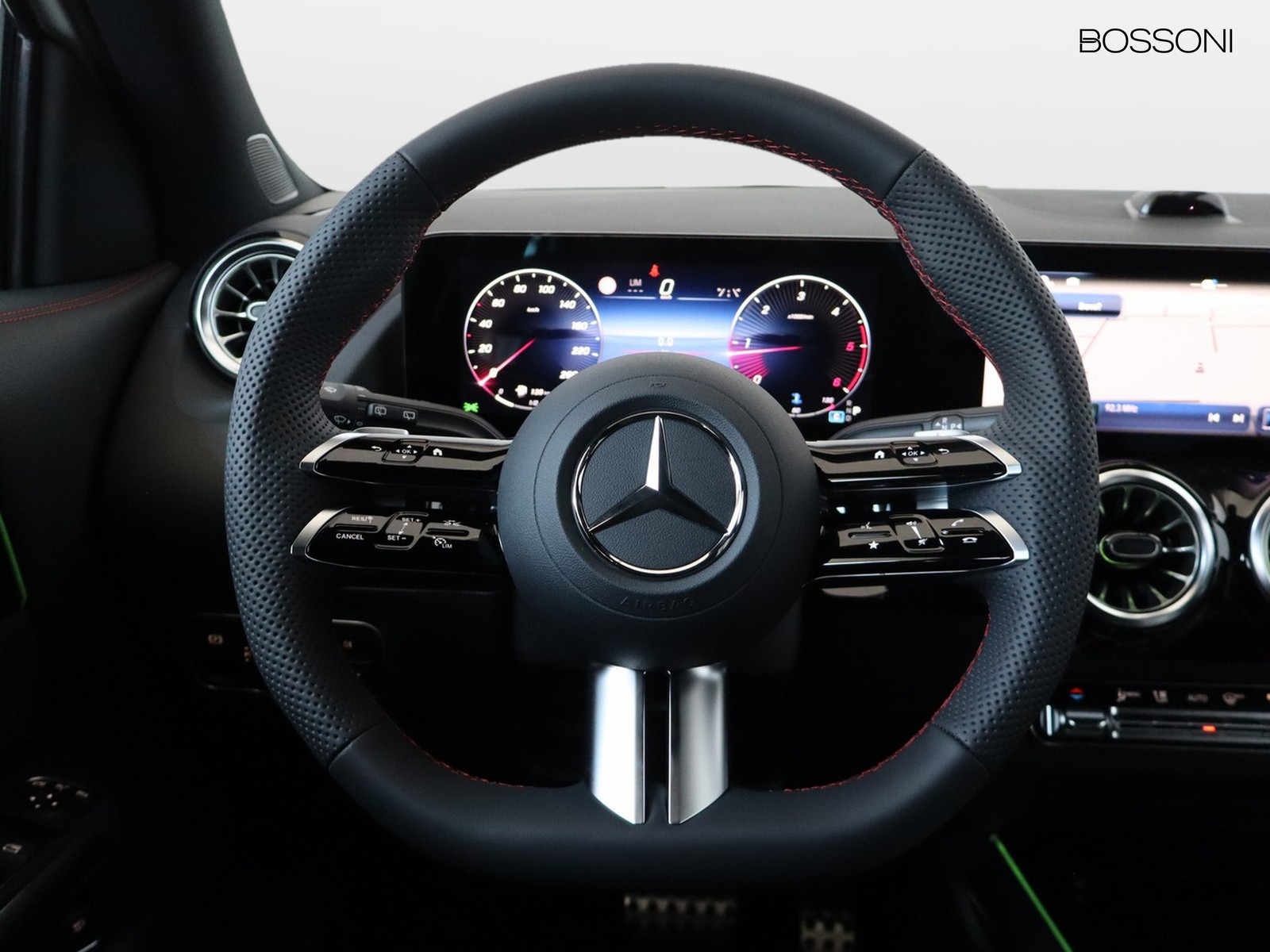 17 - Mercedes GLA 200 d amg line extra 8g-dct