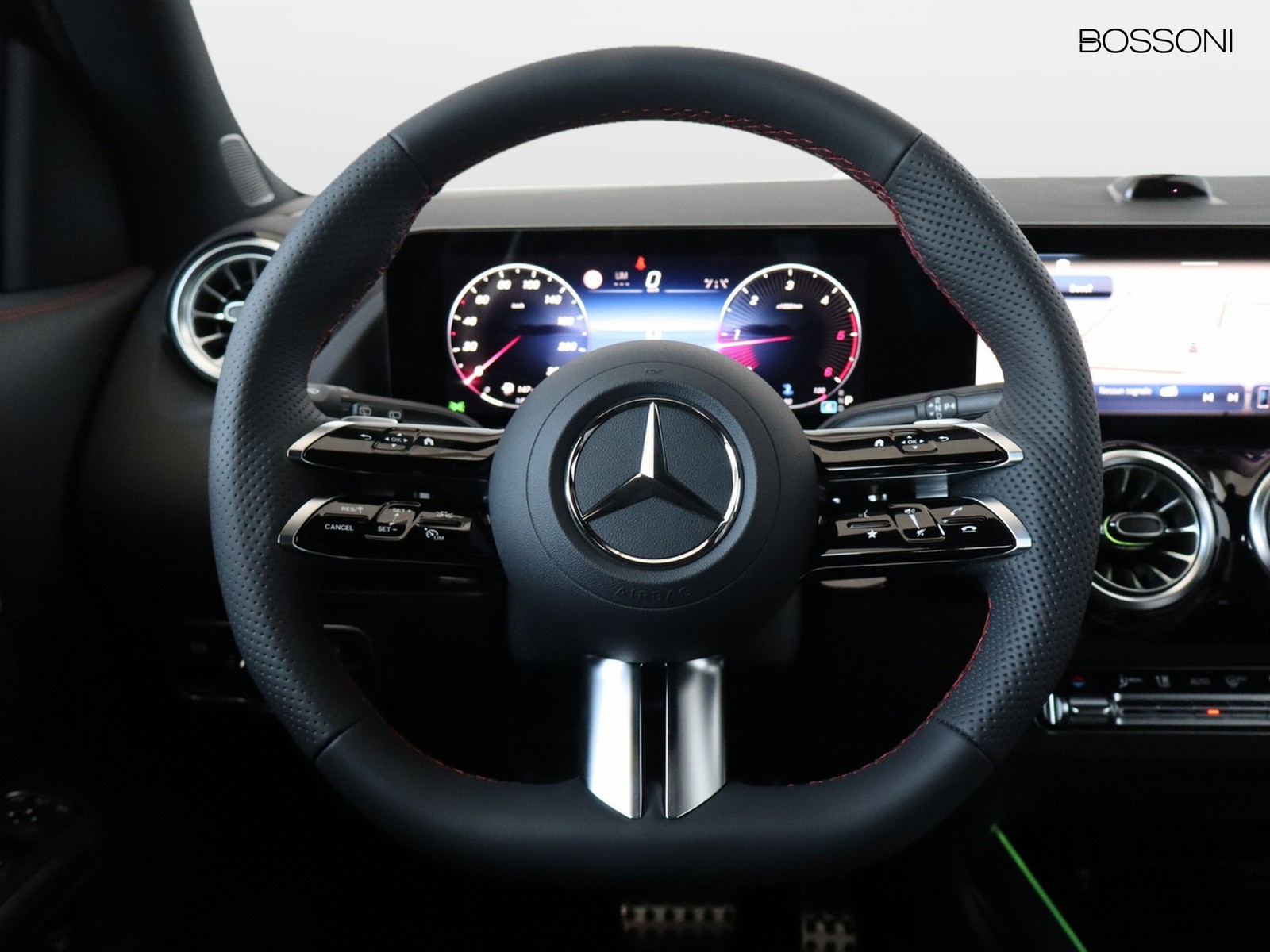 16 - Mercedes GLA 200 d amg line extra 8g-dct