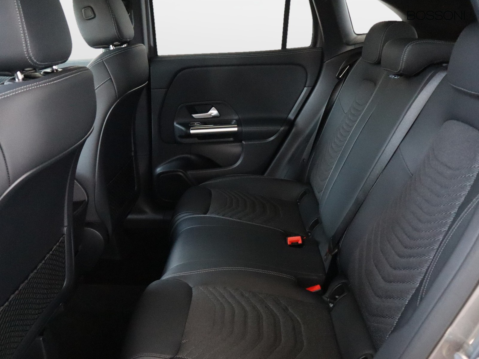 8 - Mercedes GLA 200 d progressive extra 8g-dct