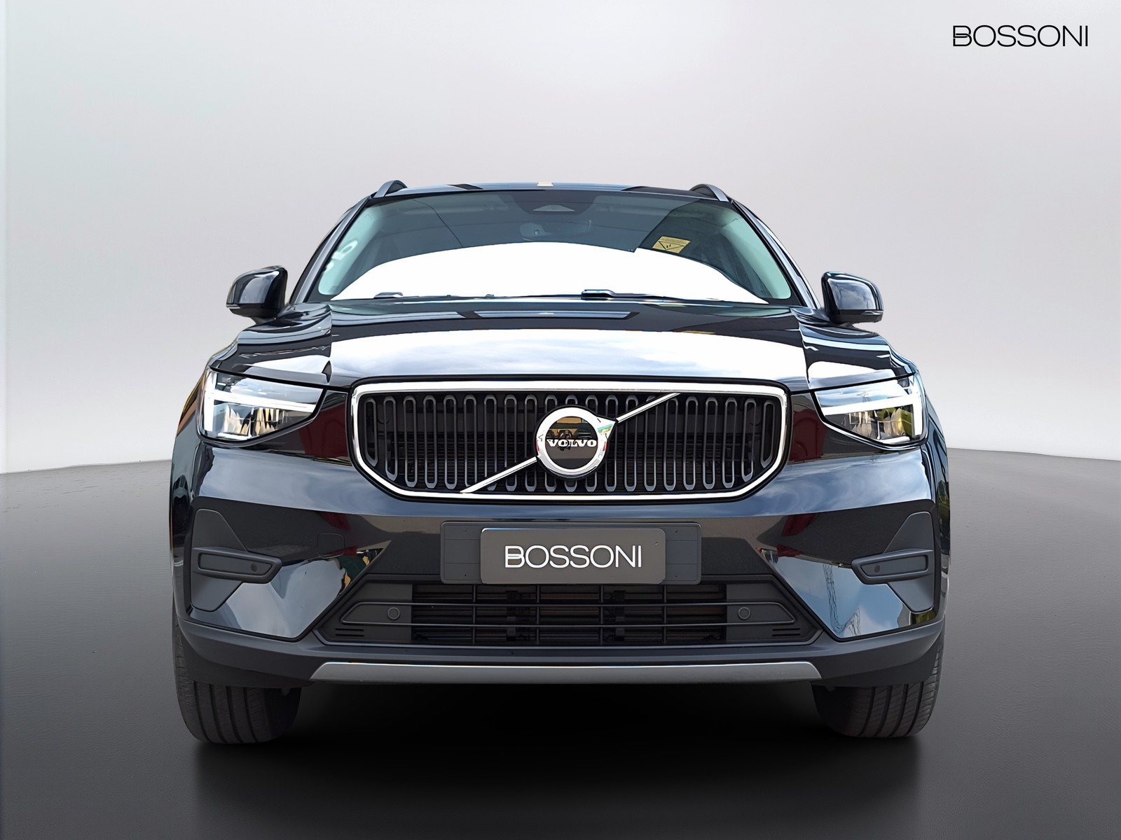 2 - Volvo XC40 2.0 b3 essential automatico