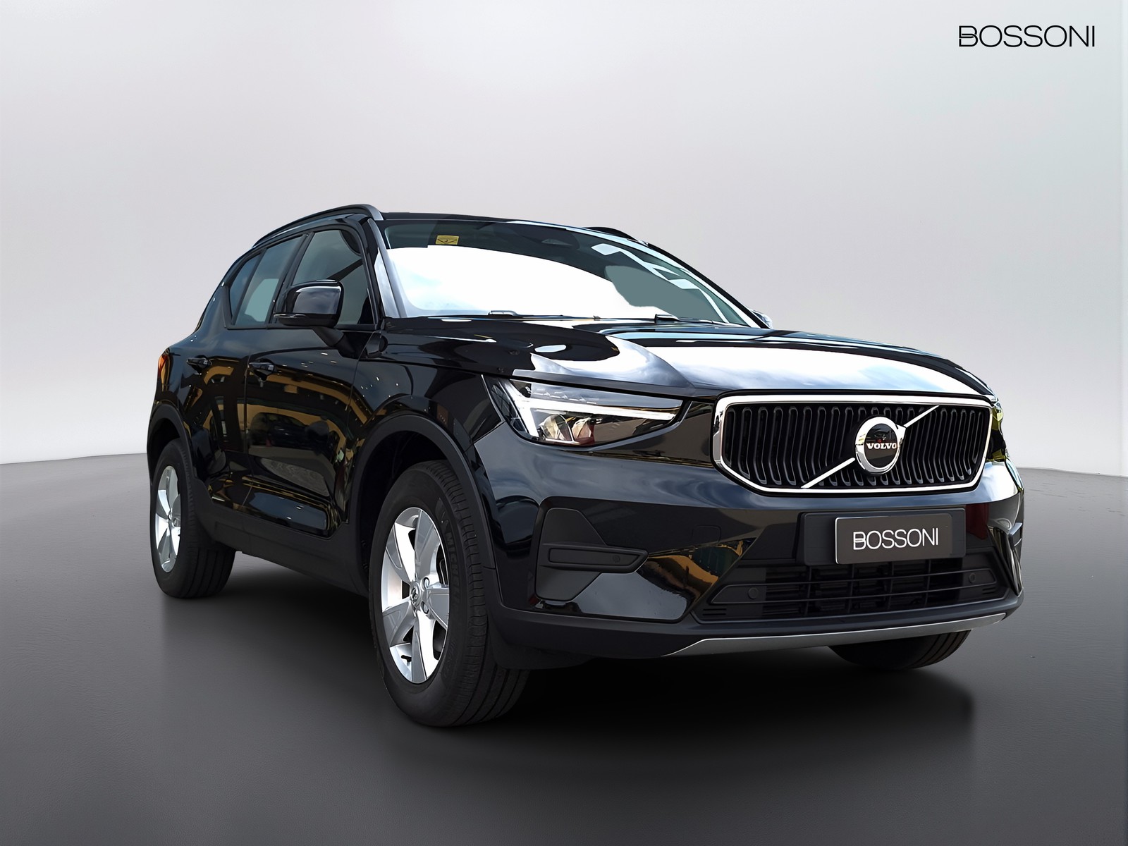 3 - Volvo XC40 2.0 b3 essential automatico