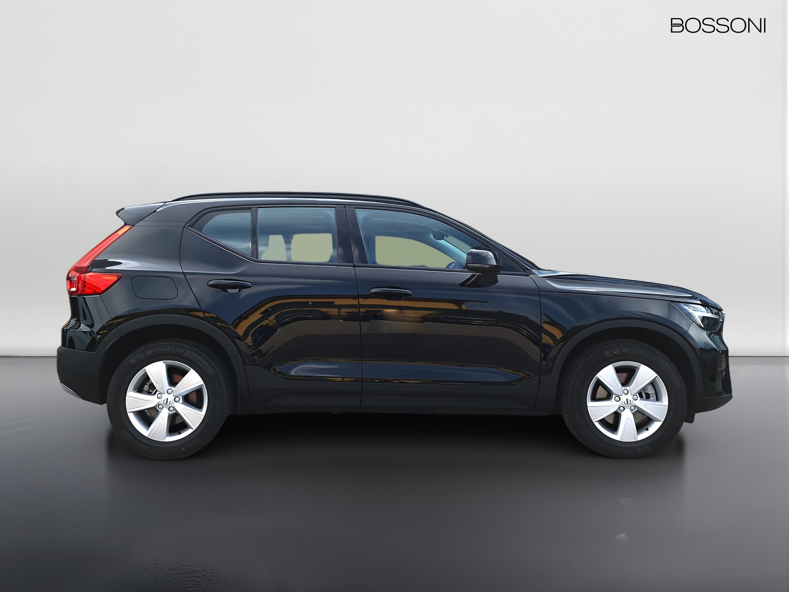 4 - Volvo XC40 2.0 b3 essential automatico